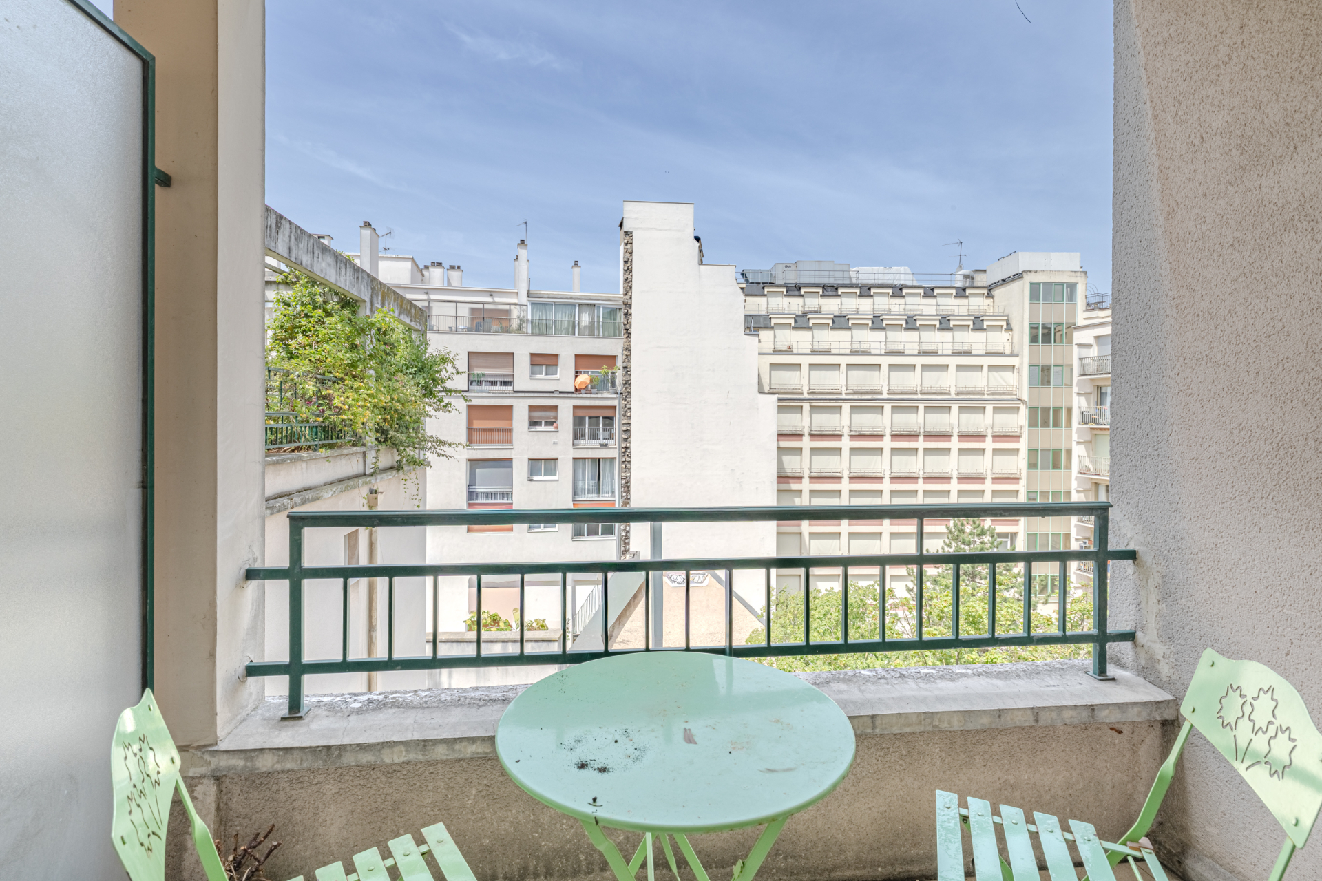 Paris 10ème – Cour des Petites Écuries – 2 pièces de 58 m² – 5e étage avec ascenseur – Balcon – Cave – Parking – Calme absolu sur cour