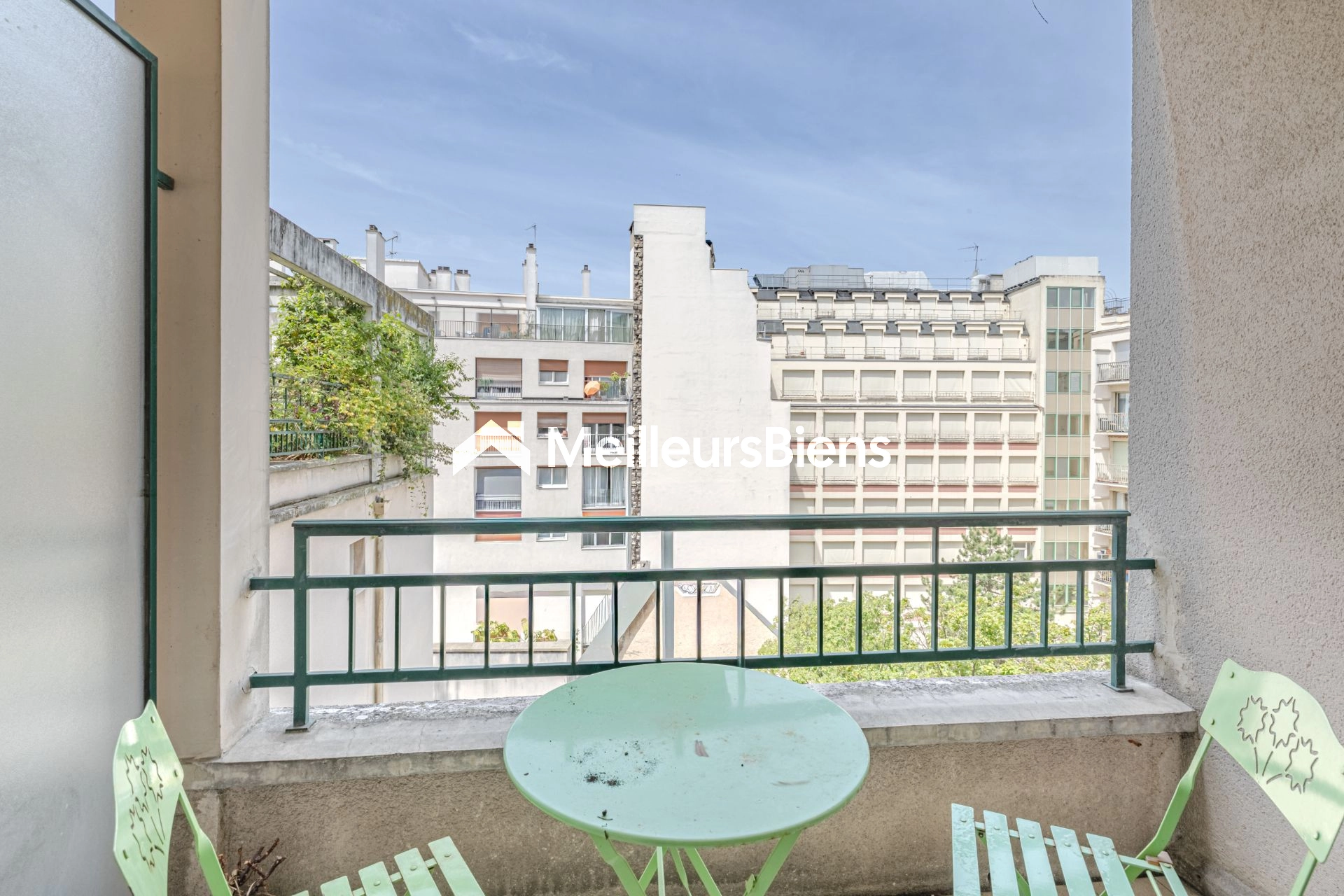 Paris 10ème – Cour des Petites Écuries – 2 pièces de 58 m² – 5e étage avec ascenseur – Balcon – Cave – Parking – Calme absolu sur cour