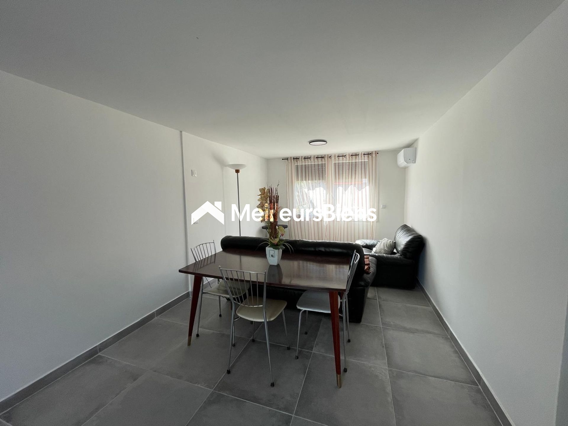 Maison entièrement rénovée de 114m2 - 2 appartements (1 PMR) avec garage - jardin