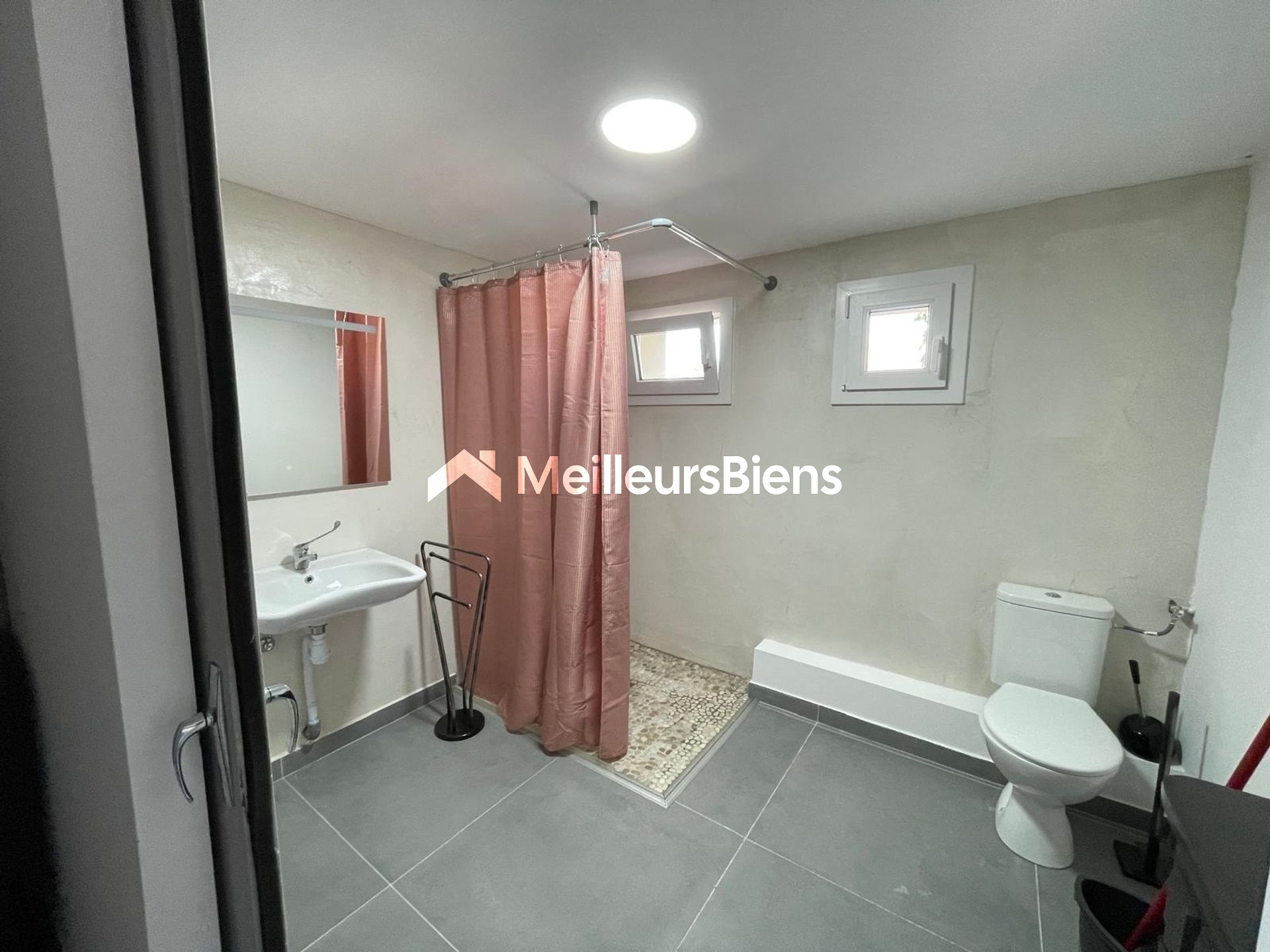 Maison entièrement rénovée de 114m2 - 2 appartements (1 PMR) avec garage - jardin