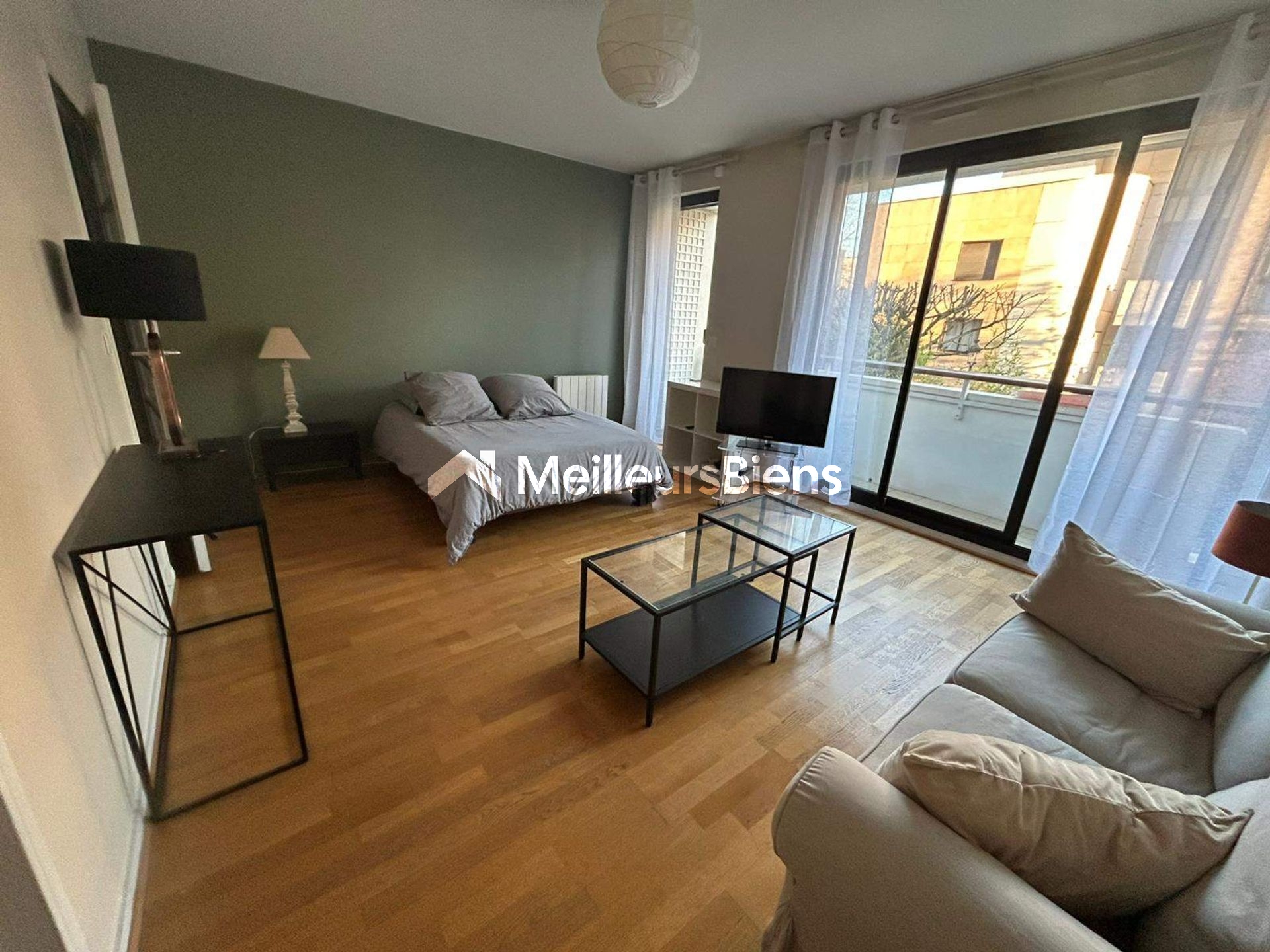 STUDIO DANS QUARTIER FLEURI RARE
