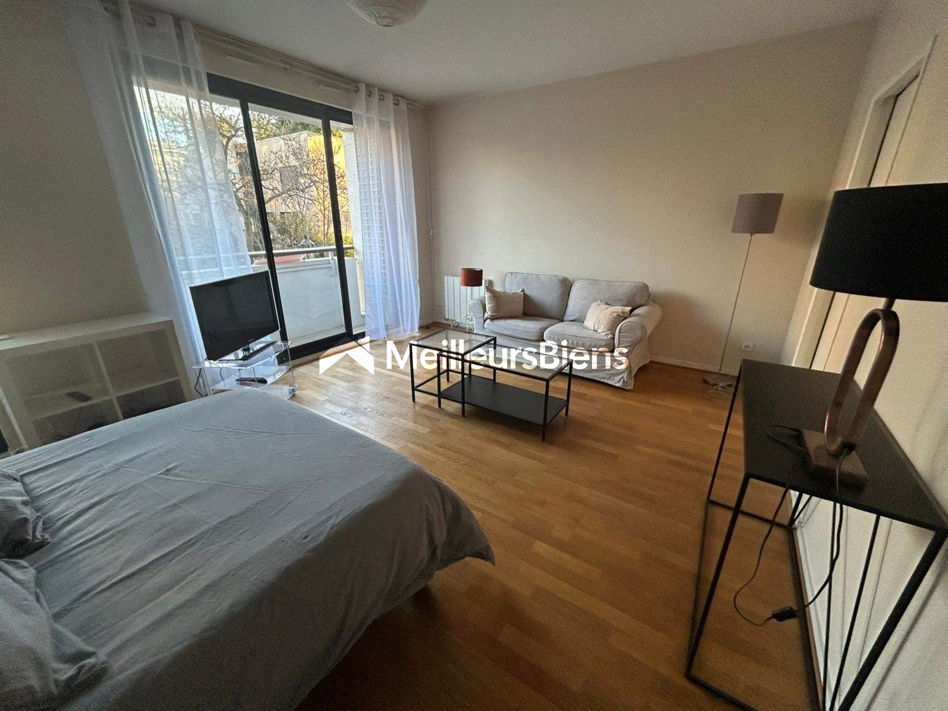 STUDIO DANS QUARTIER FLEURI RARE