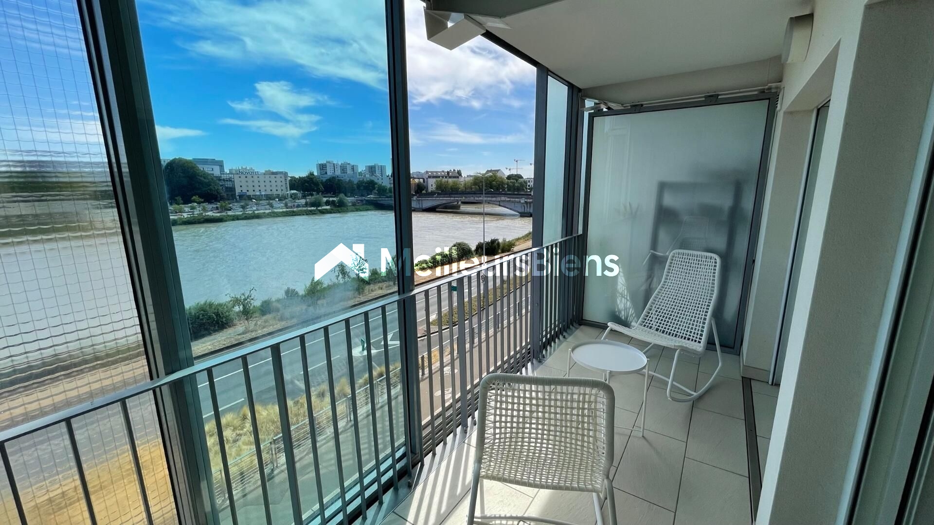 Vue Loire superbe terrasse Nantes 44000, proche commodités et transports