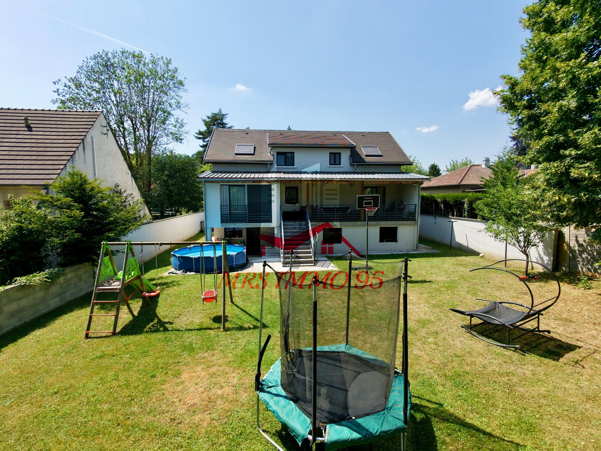 Maison familiale avec beau terrain