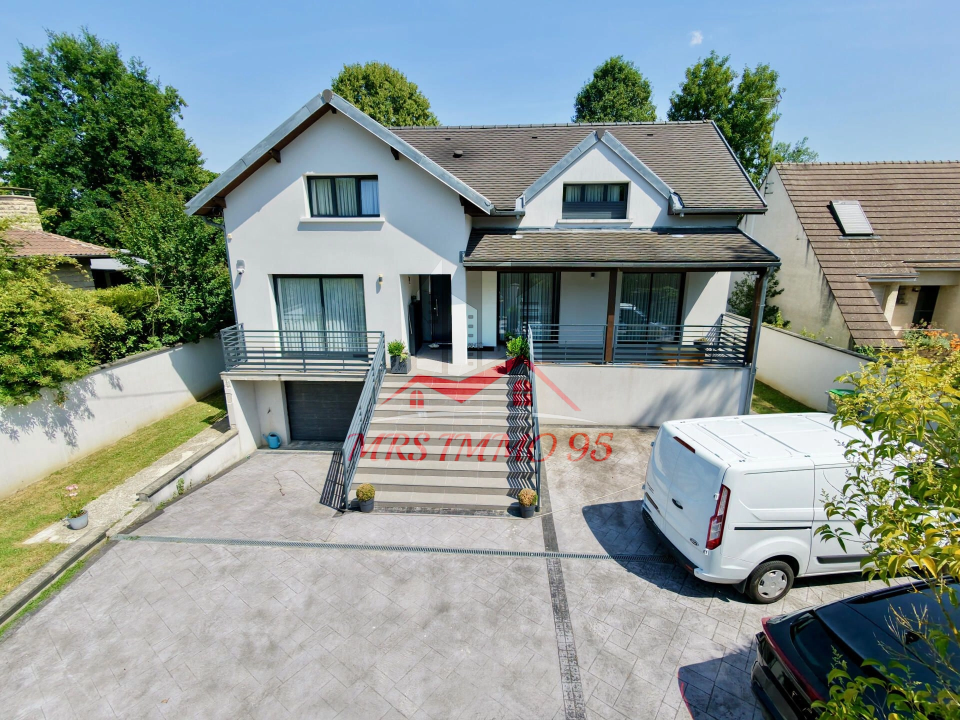 Maison familiale avec beau terrain