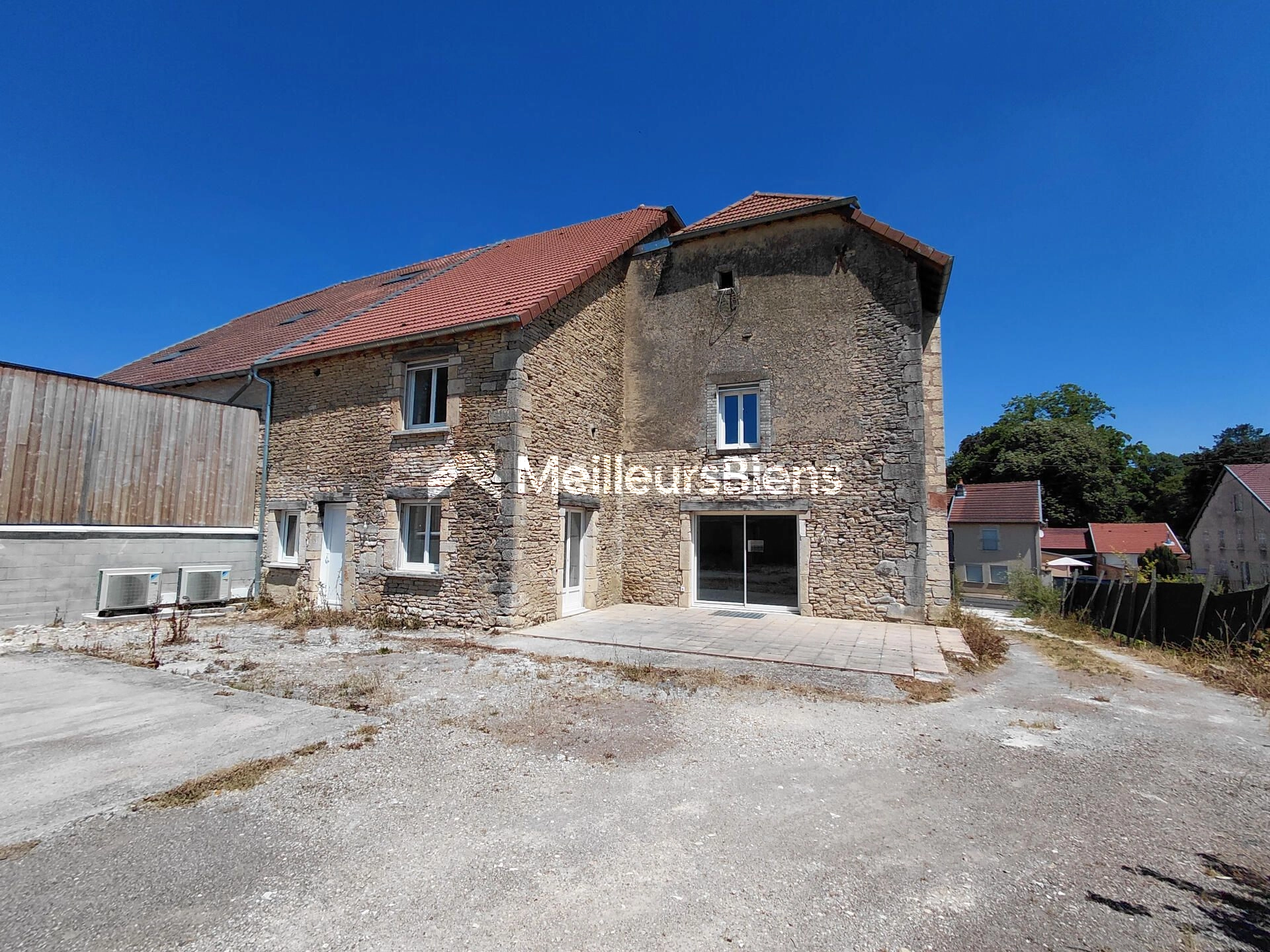 Combeaufontaine, maison de village entièrement rénovée