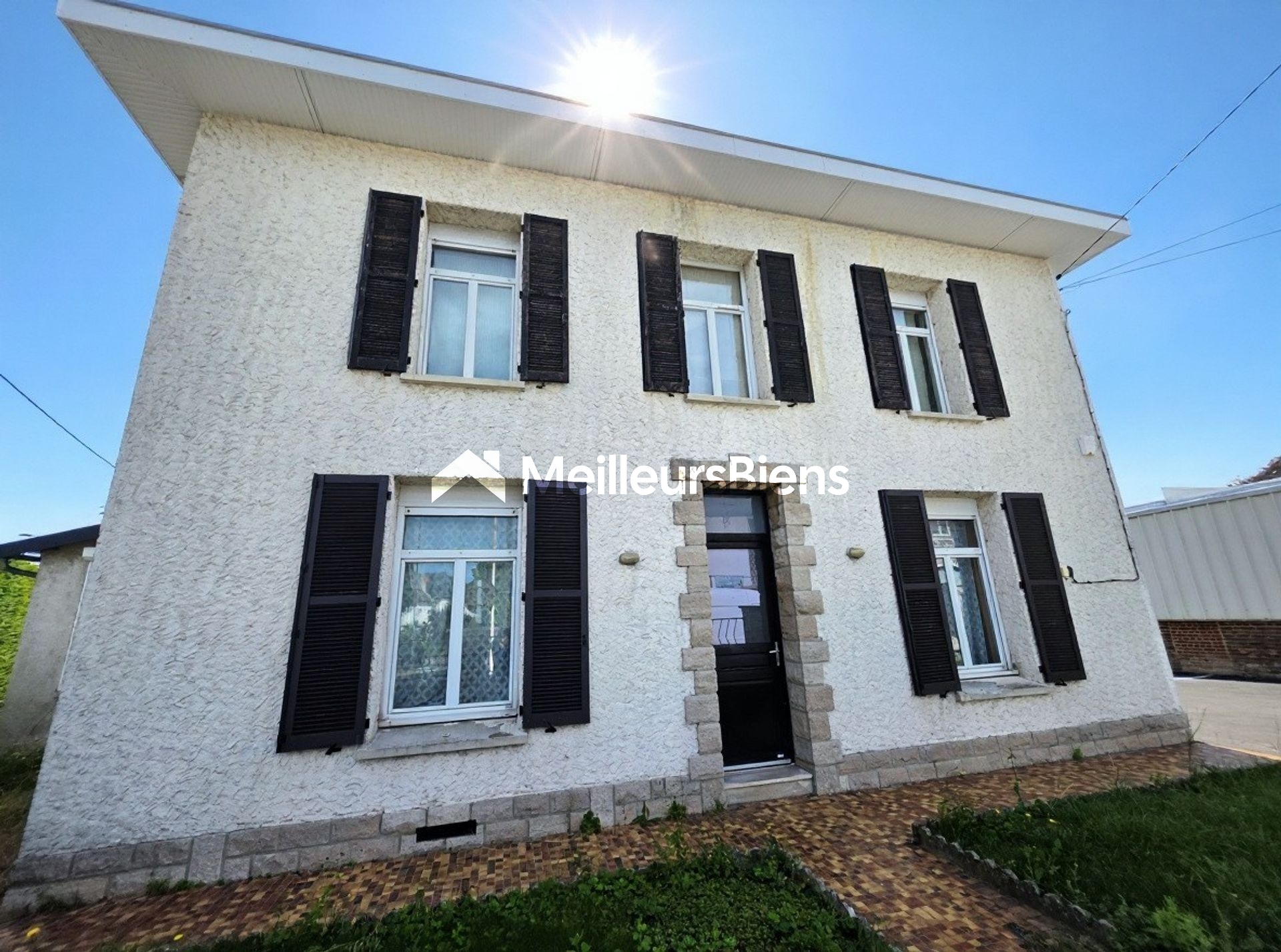 Maison individuelle de 161 m² à Maubeuge avec 4 chambres, garage et jardin 693 m²