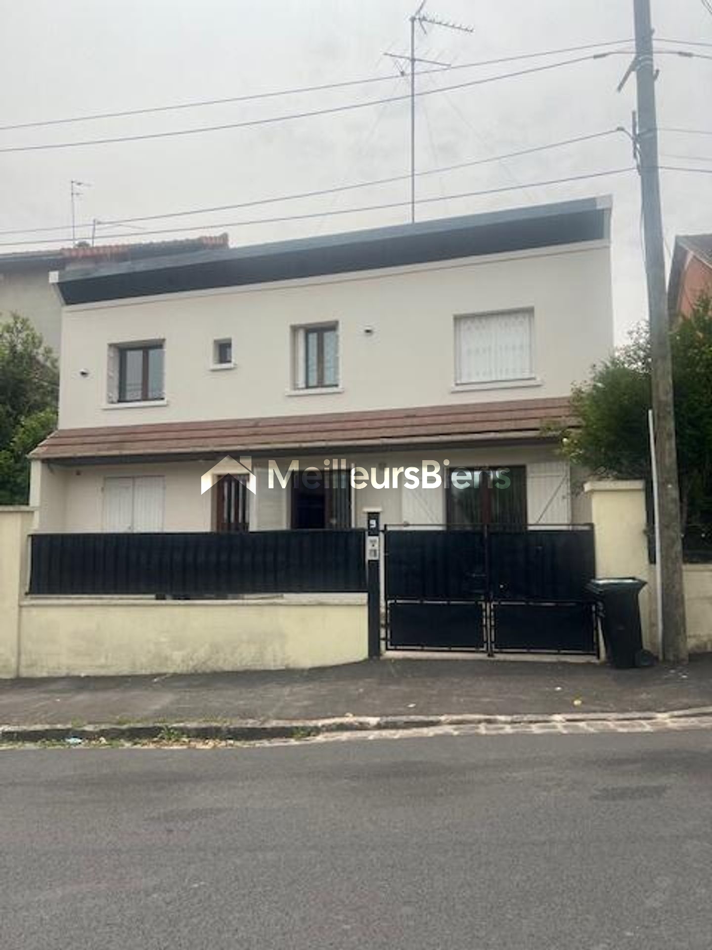 Immeuble de 116,83 m² à Gagny avec 4 appartements et jardin