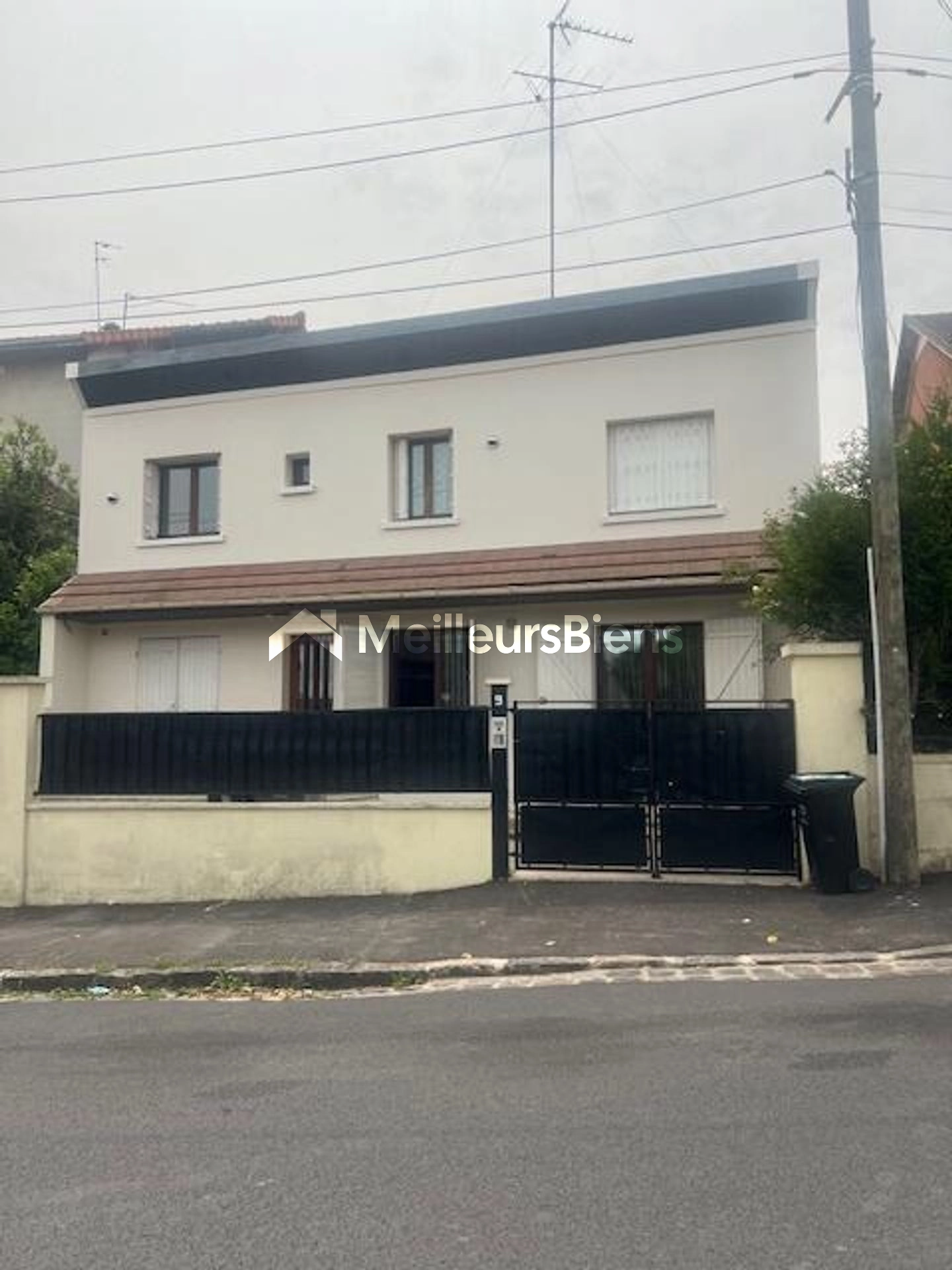 Immeuble de 116,83 m² à Gagny avec 4 appartements et jardin