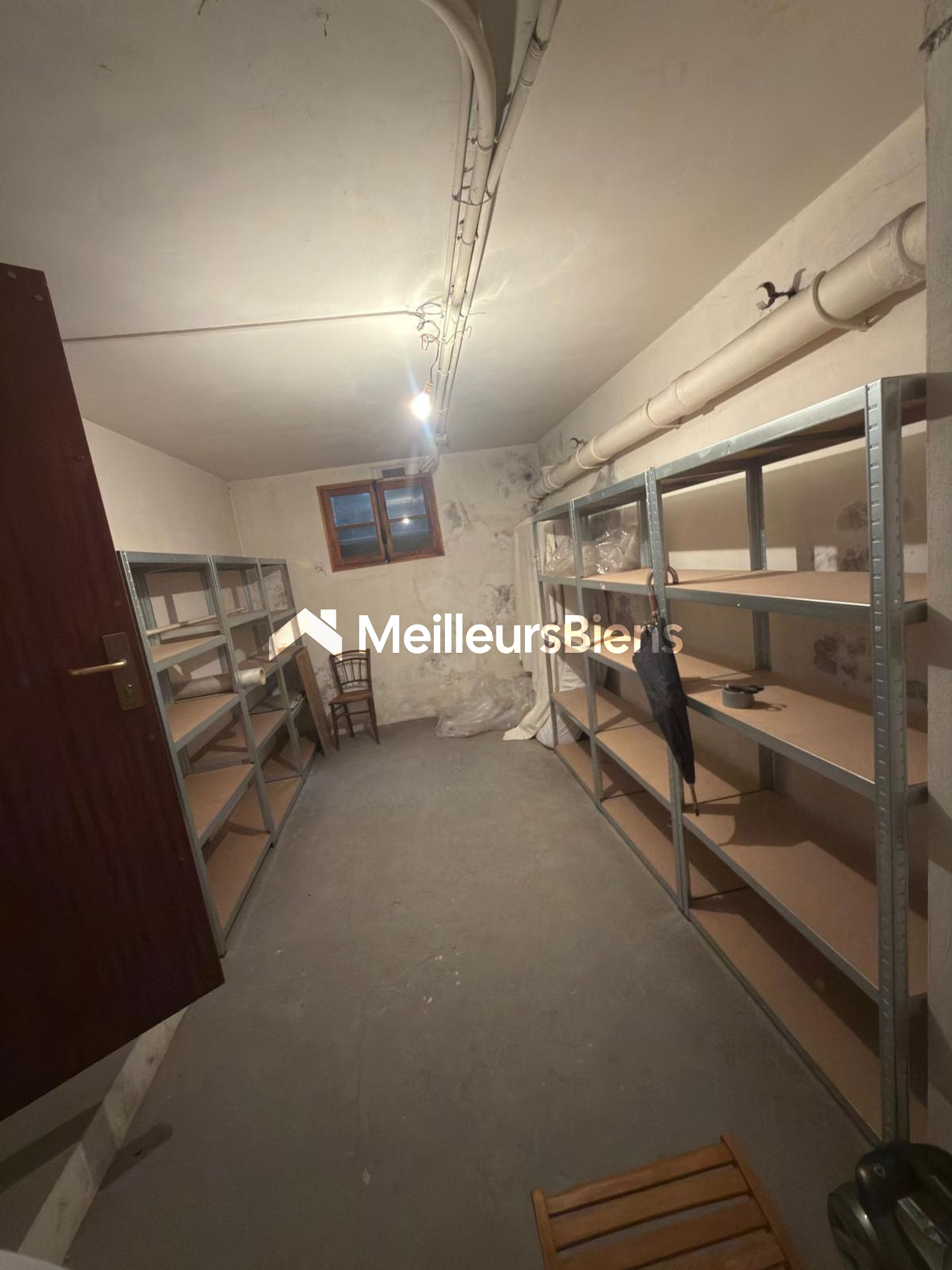 Cave aménagée 16,5 m² – Paris 17e, à 5 min de l'Arc de Triomphe