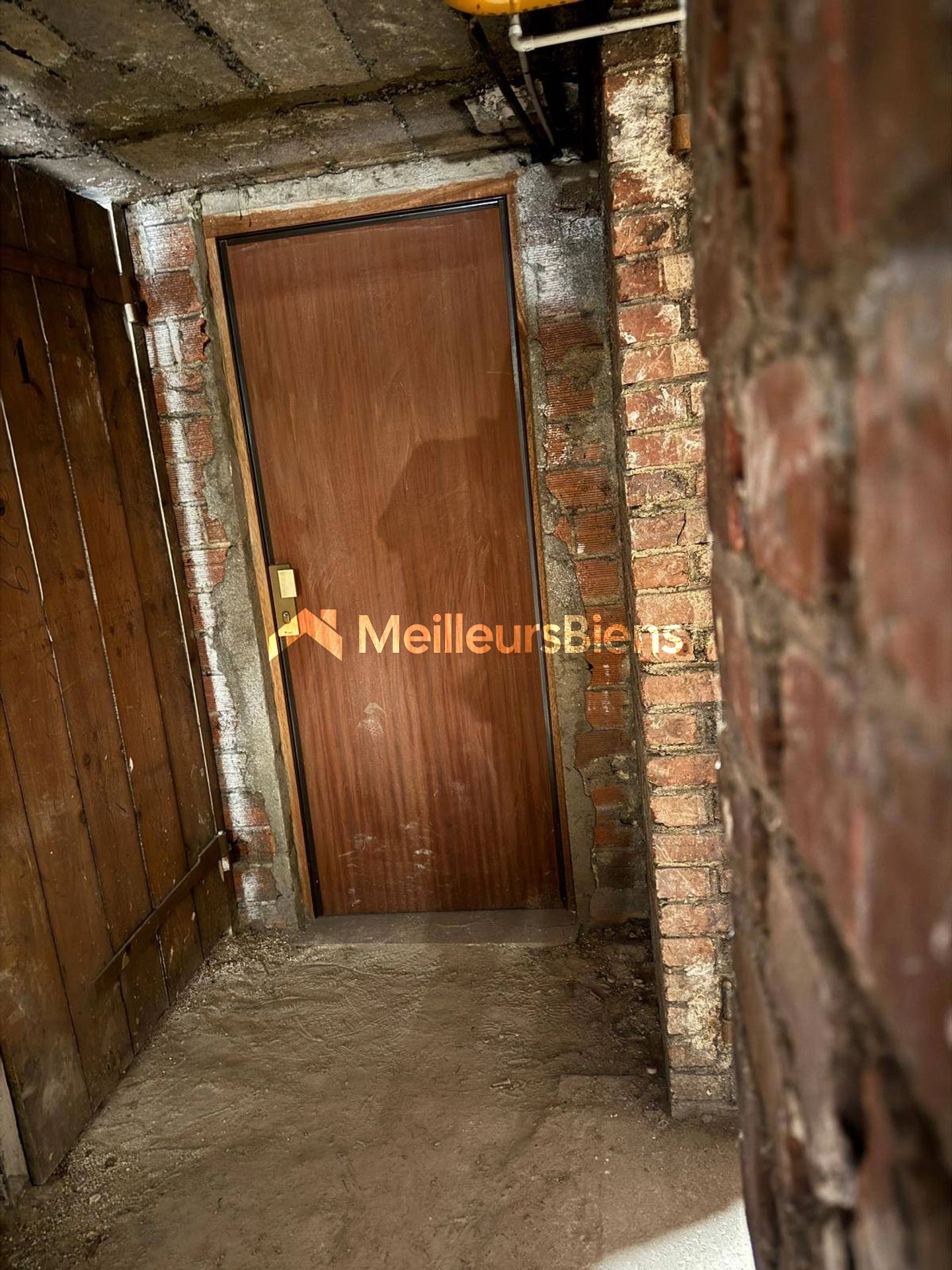 Cave aménagée 16,5 m² – Paris 17e, à 5 min de l'Arc de Triomphe