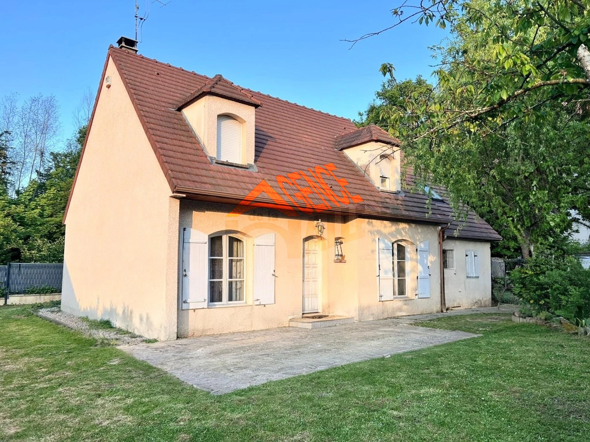 JOLI PAVILLON TRADITIONNEL LUZARCHES