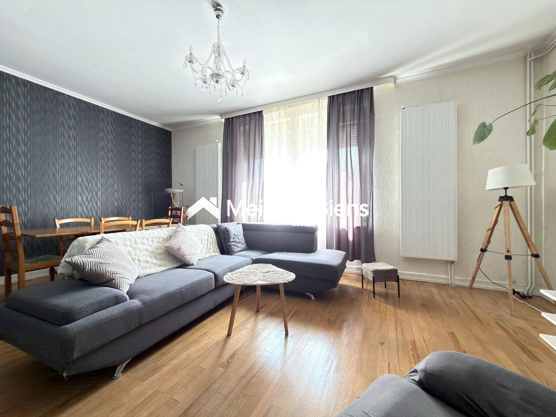 Appartement 4 pièces 90 m² avec 3 chambres, jardin privatif avec terrasse, garage et caves