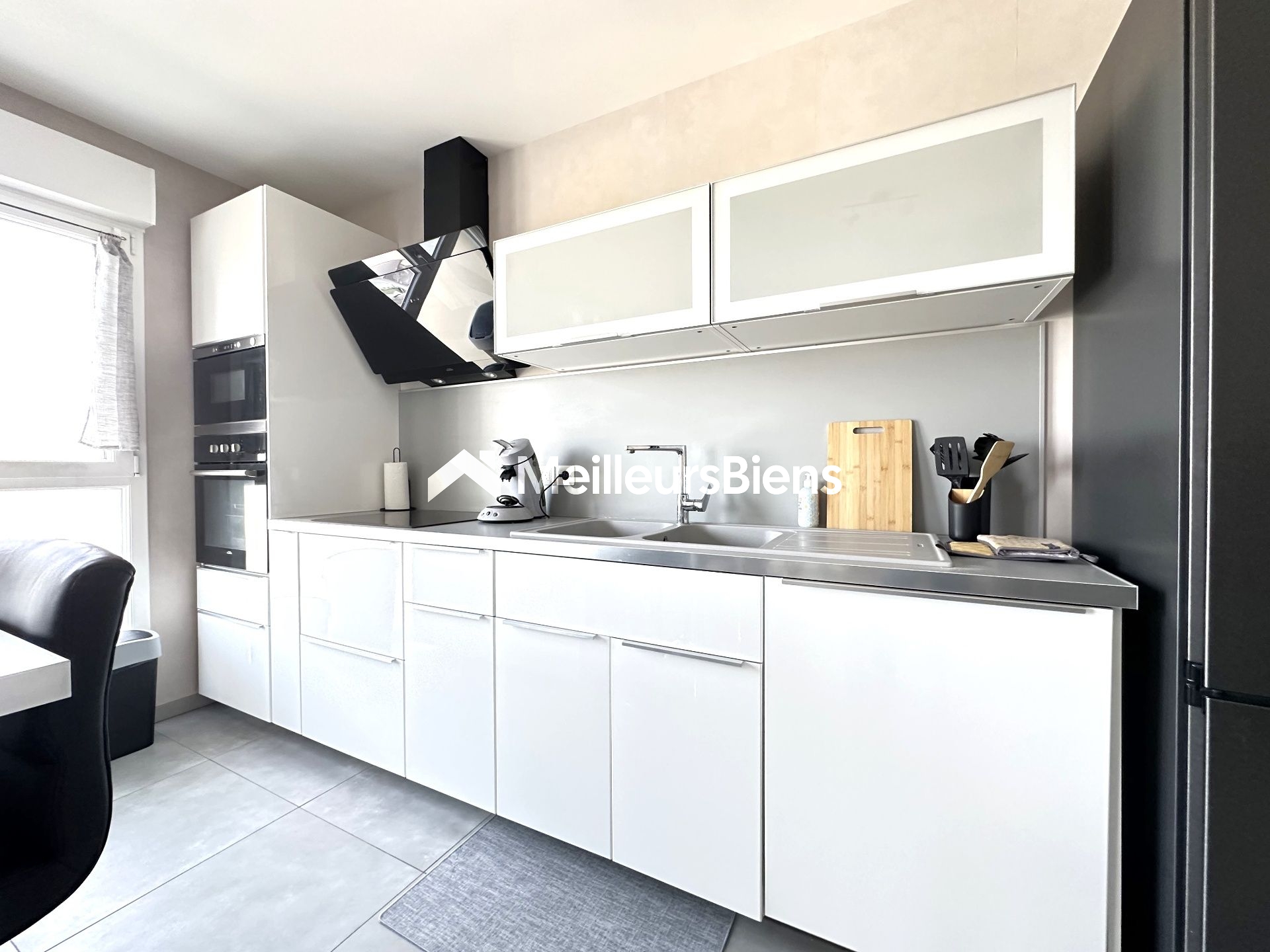 Appartement 2 chambres, balcon + 2 places de parking privatives