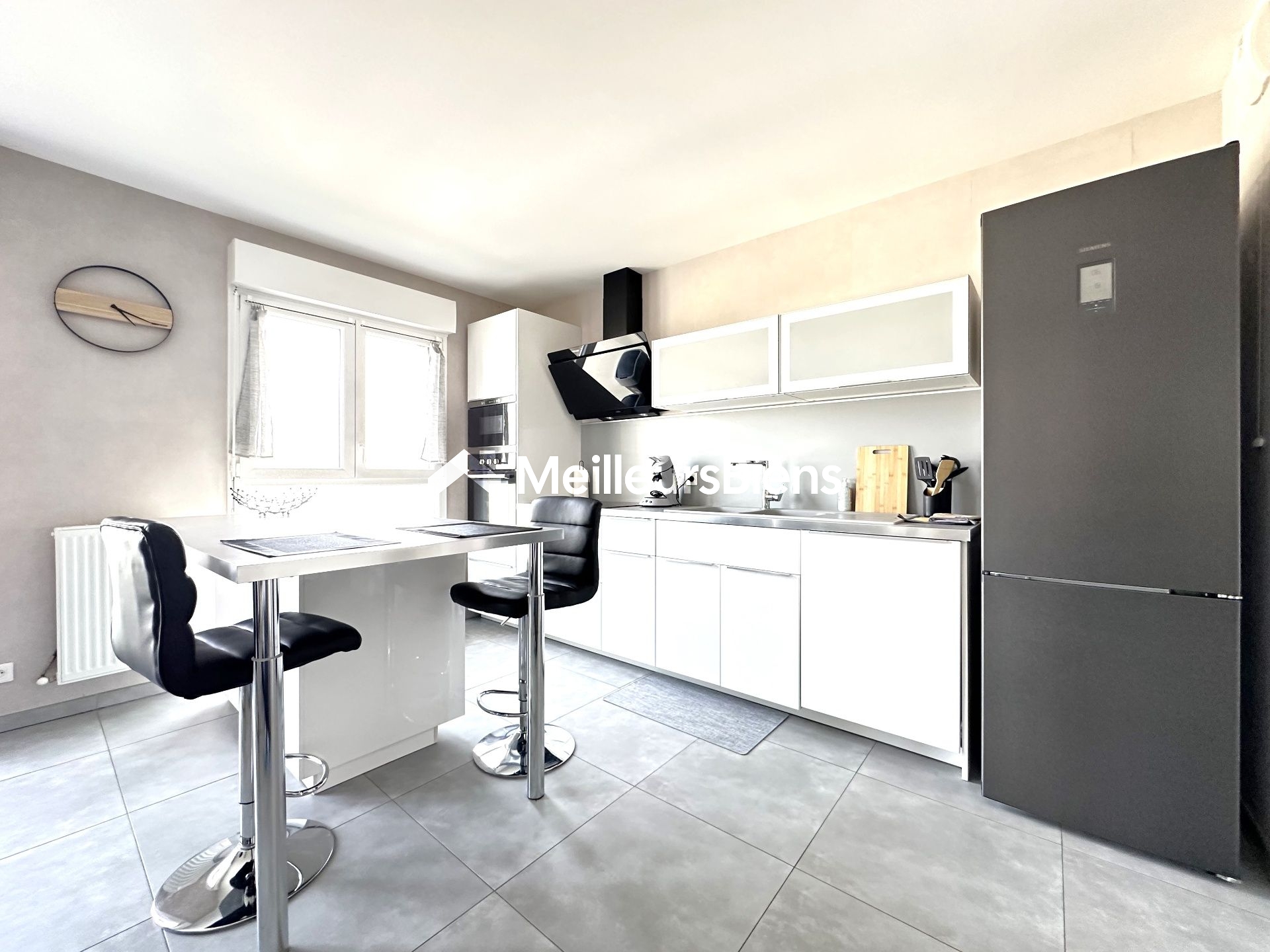 Appartement 2 chambres, balcon + 2 places de parking privatives