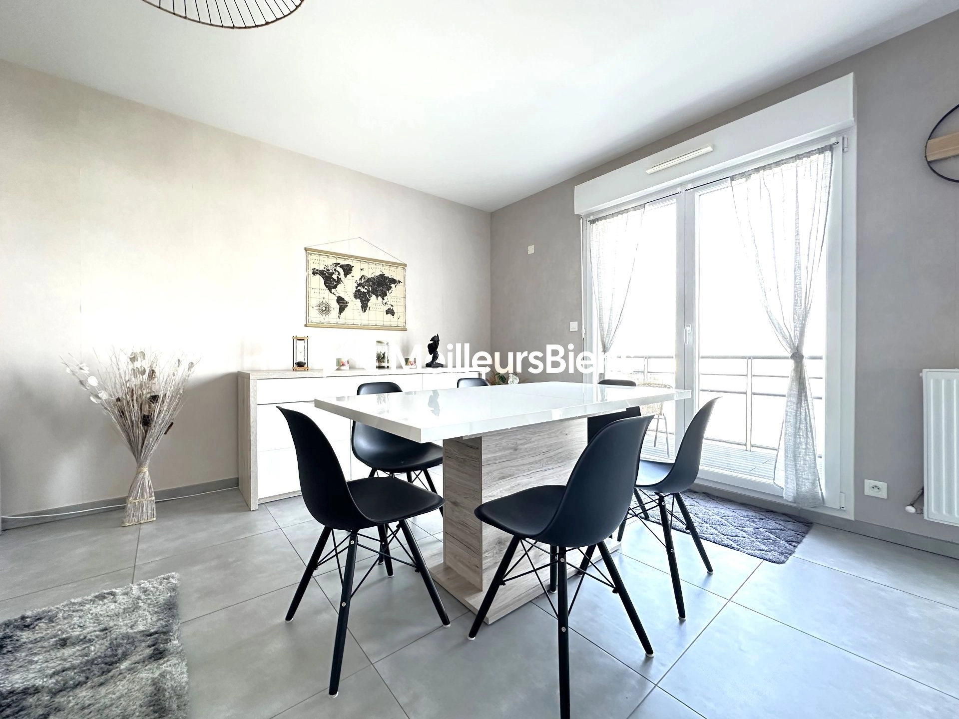 Appartement 2 chambres, balcon + 2 places de parking privatives
