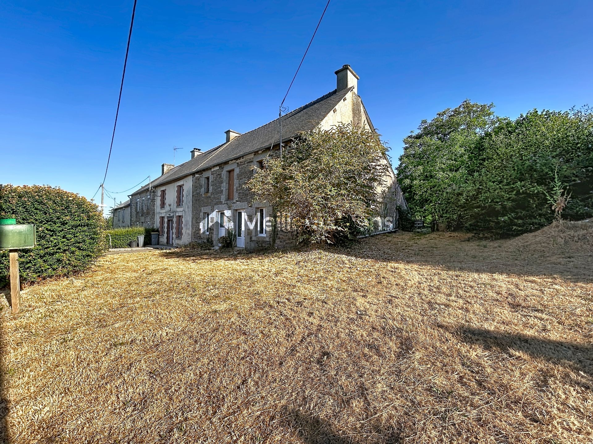 À vendre – Ensemble immobilier avec fort potentiel à Mohon