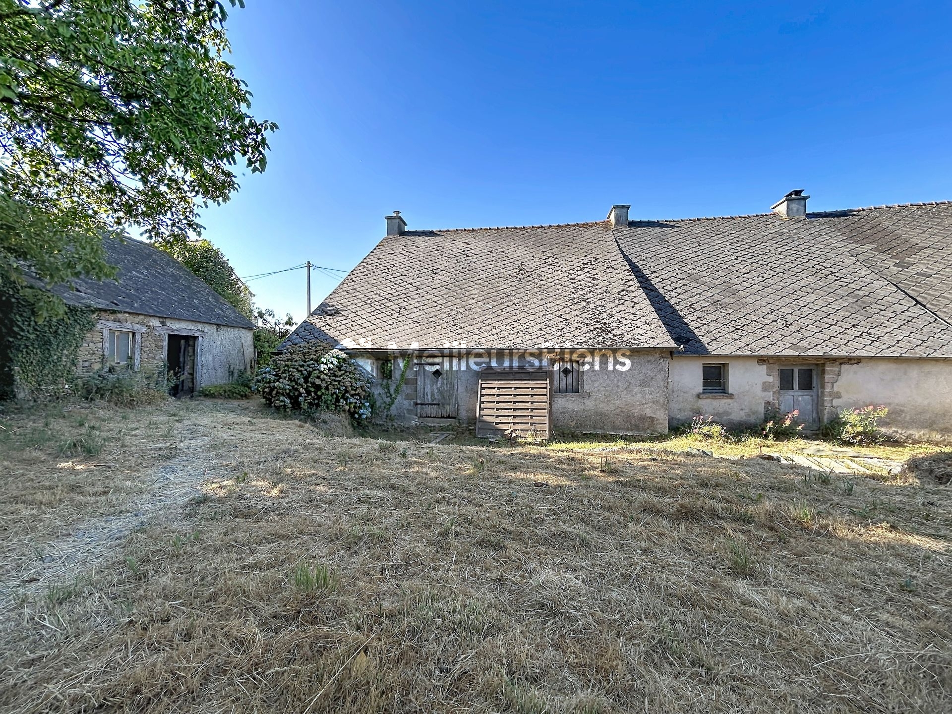 À vendre – Ensemble immobilier avec fort potentiel à Mohon