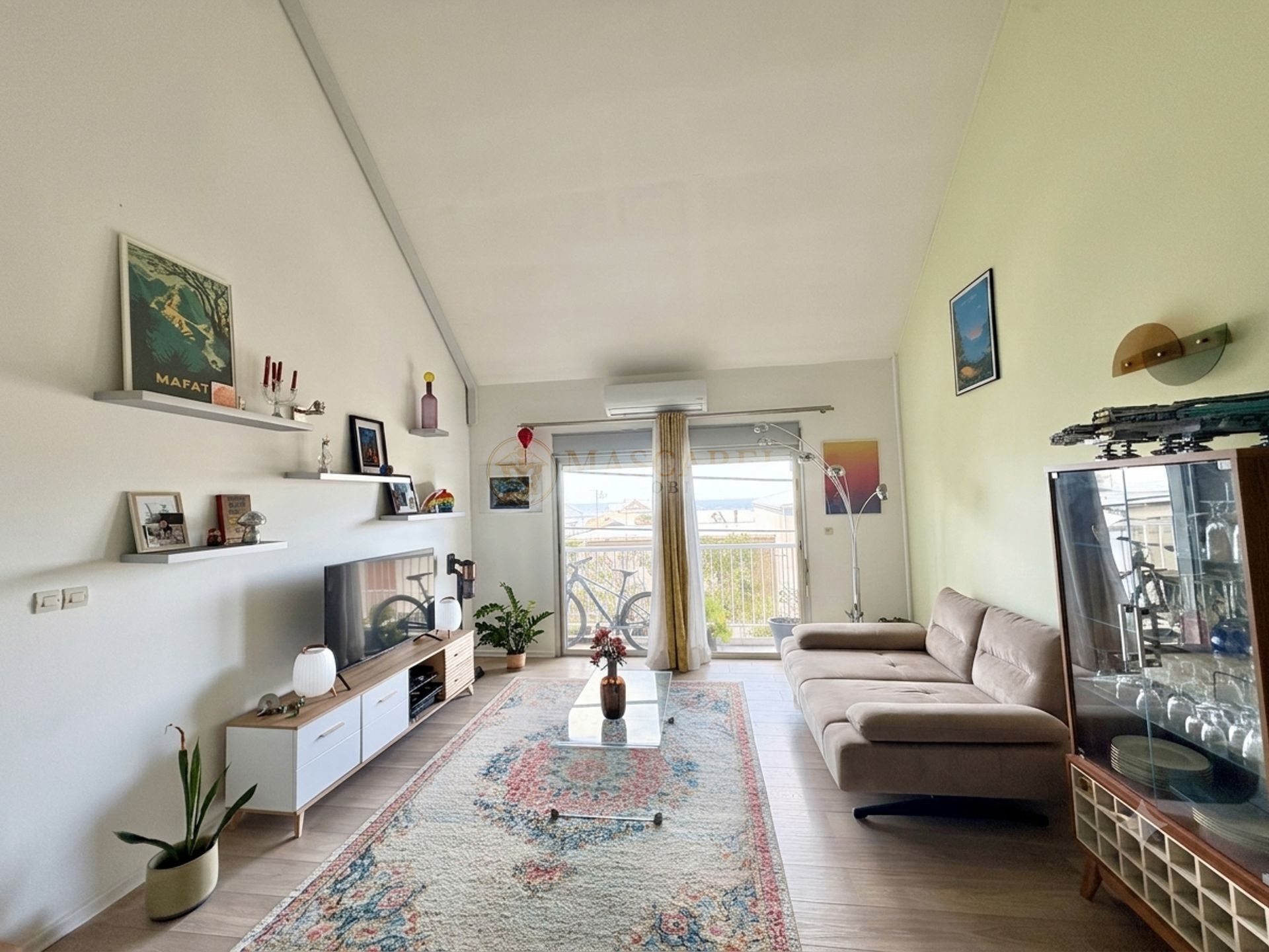 Triplex F3 de 73 m² à Saint-Pierre avec varangue et balcon