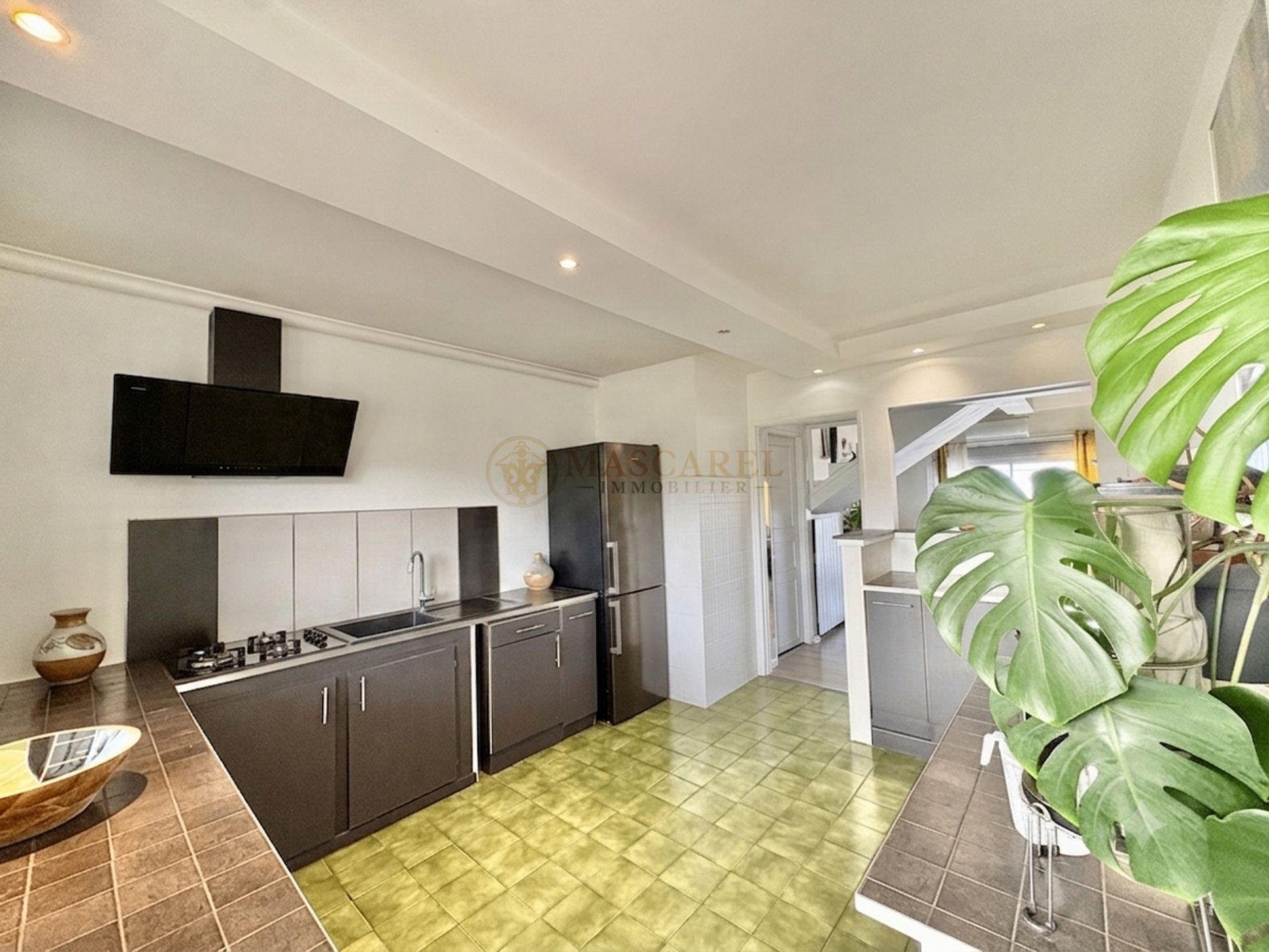 Triplex F3 de 73 m² à Saint-Pierre avec varangue et balcon