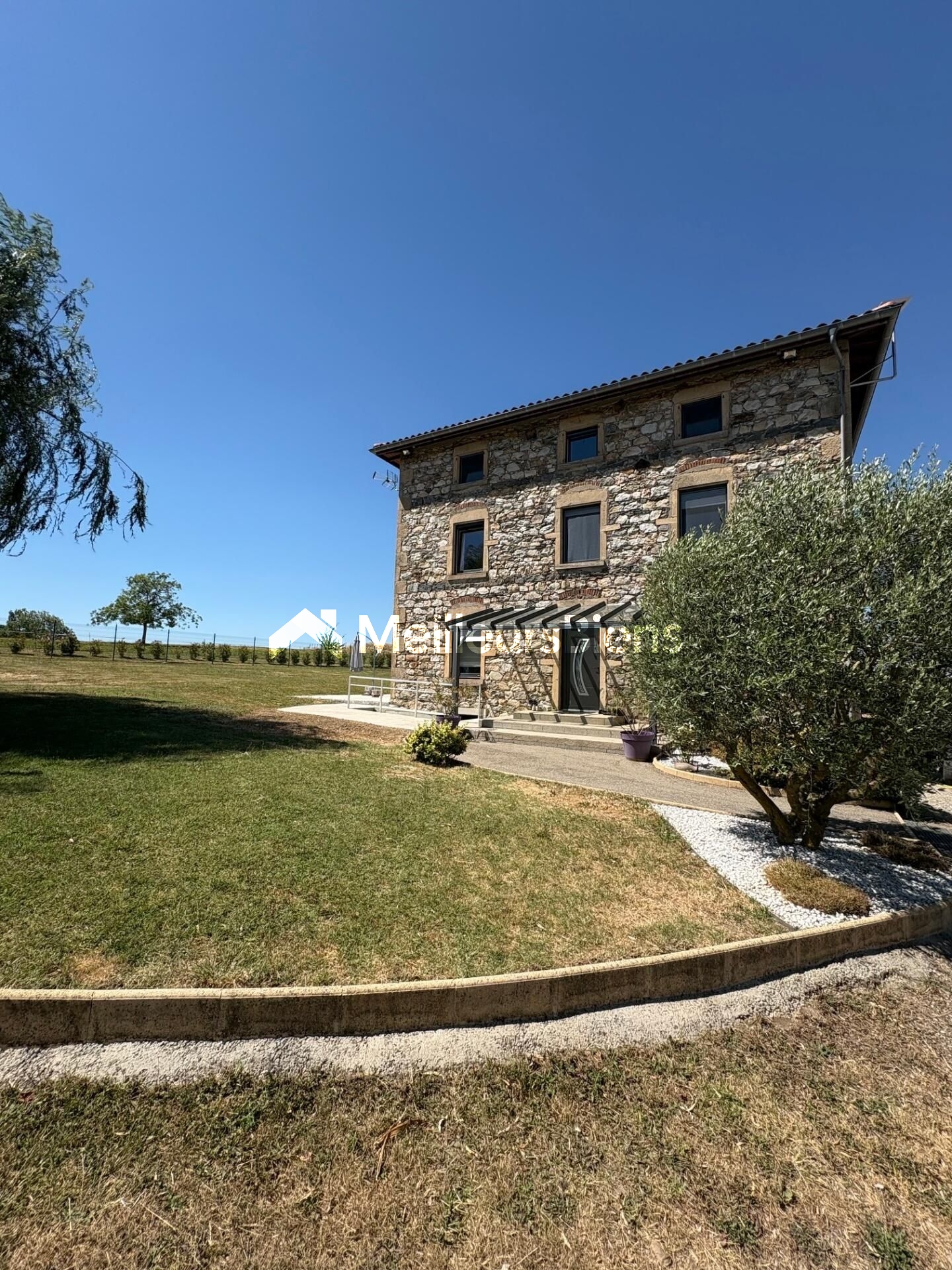 Maison en pierre de standing avec dépendance 160M² sur 17000 m² de terrain clos et plat