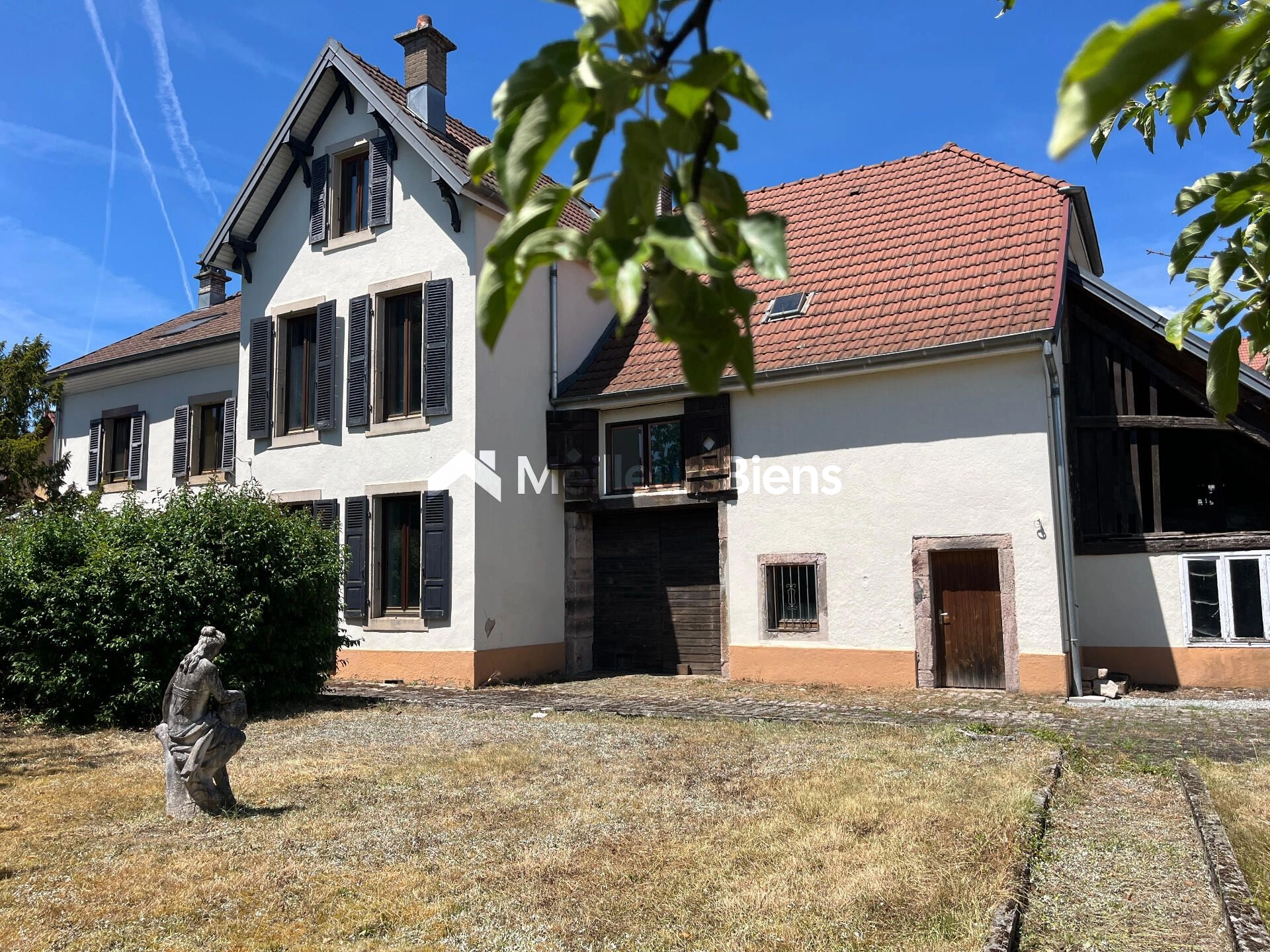 Solide maison en pierres de 300 m², idéal investisseurs, familles nombreuses...)