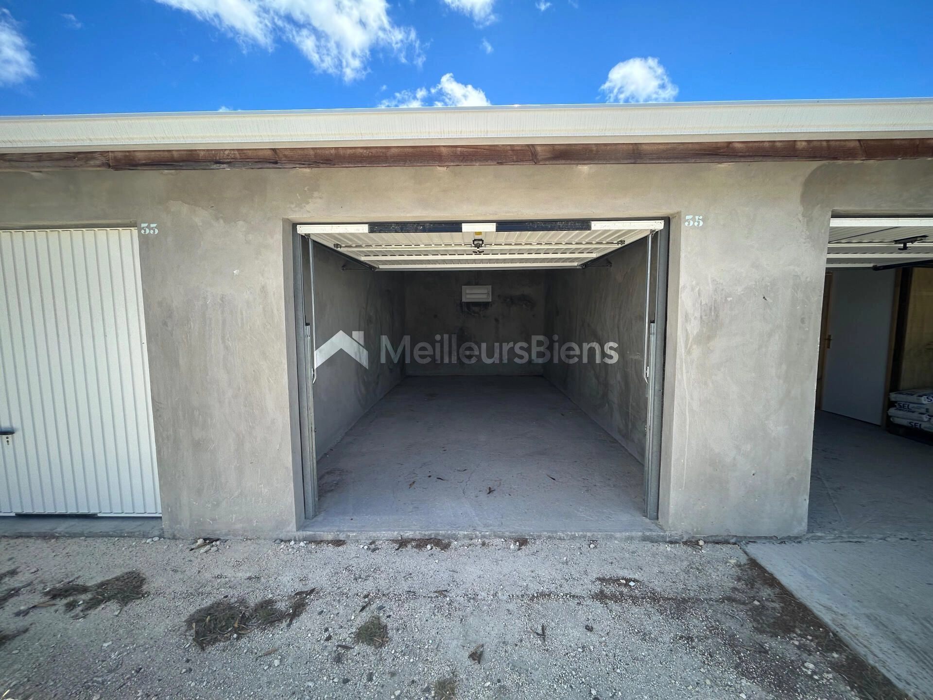 Garage / Box de stockage 18m2 sur Saint François