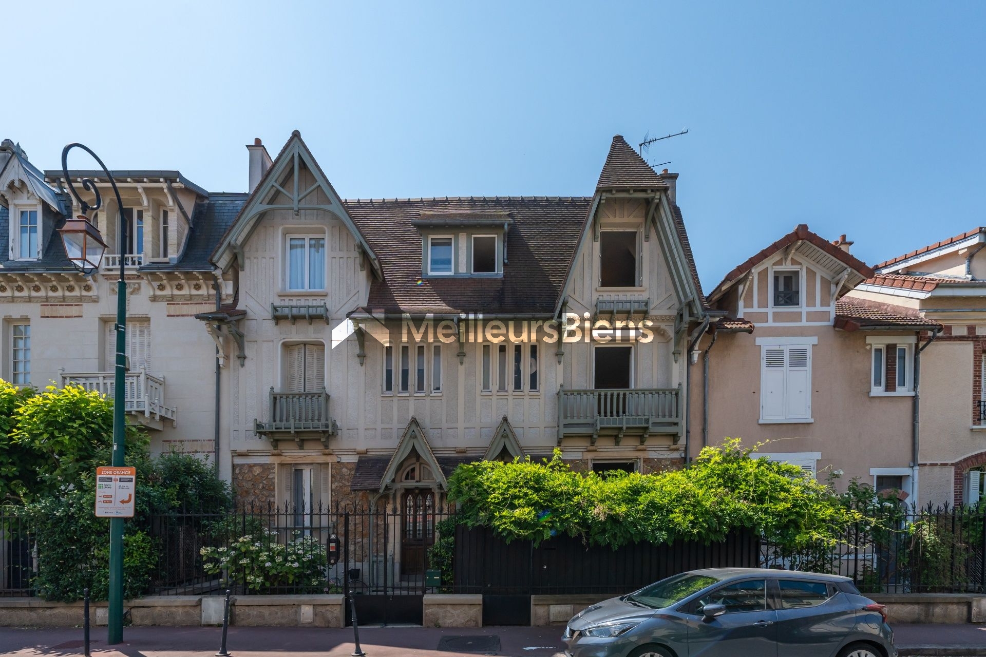 MAISON FAMILIALE DE CARACTERE AVEC JARDIN PROCHE DU BOIS DE VINCENNE