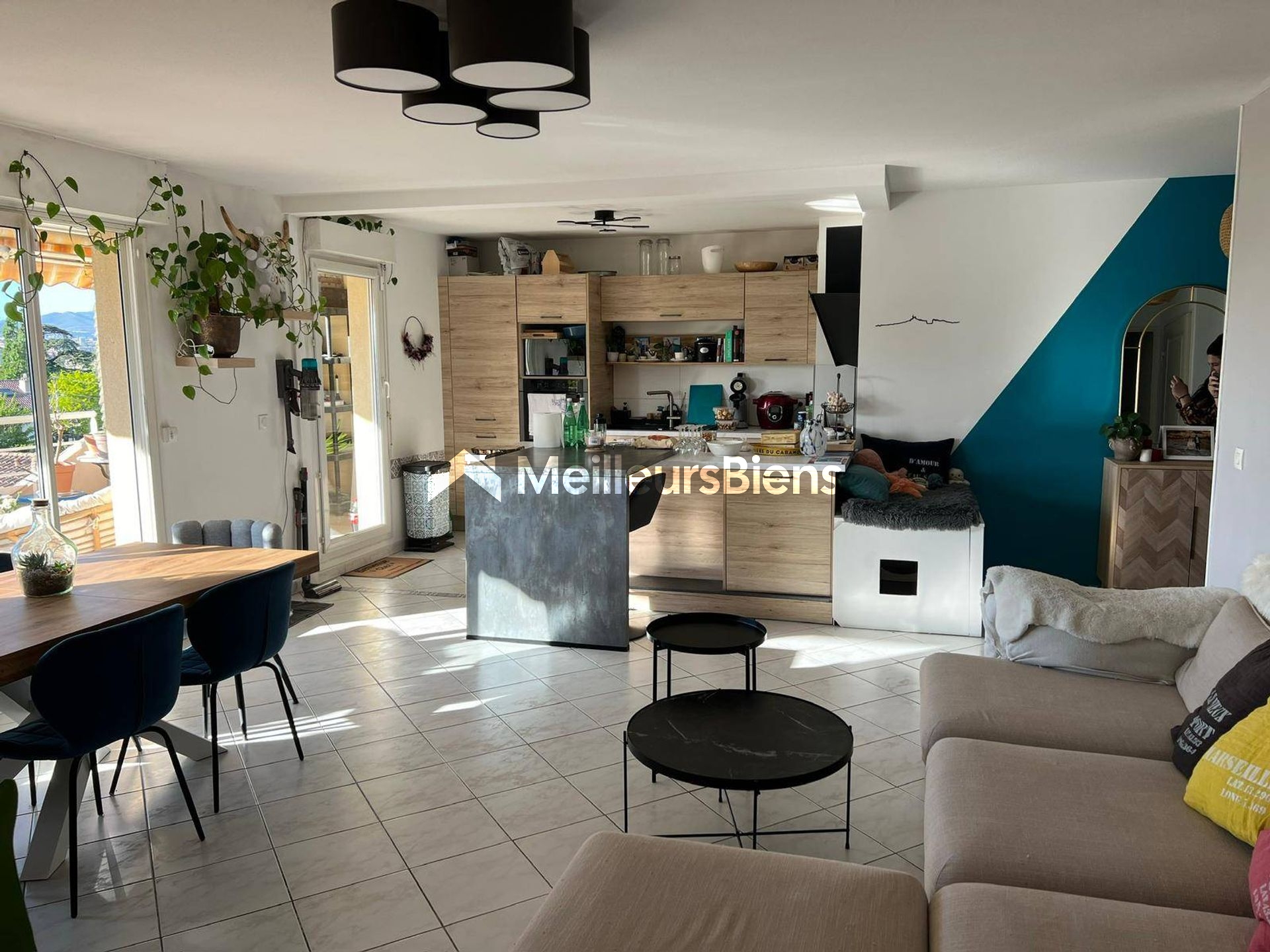 Marseille 13009 T3 de 75 m² au 3e étage avec garage fermé