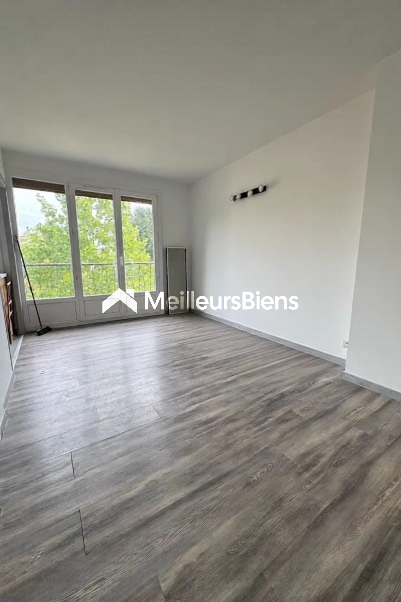 Appartement 3 pièces 55,54 m² au Raincy avec cave et pkg (libre)