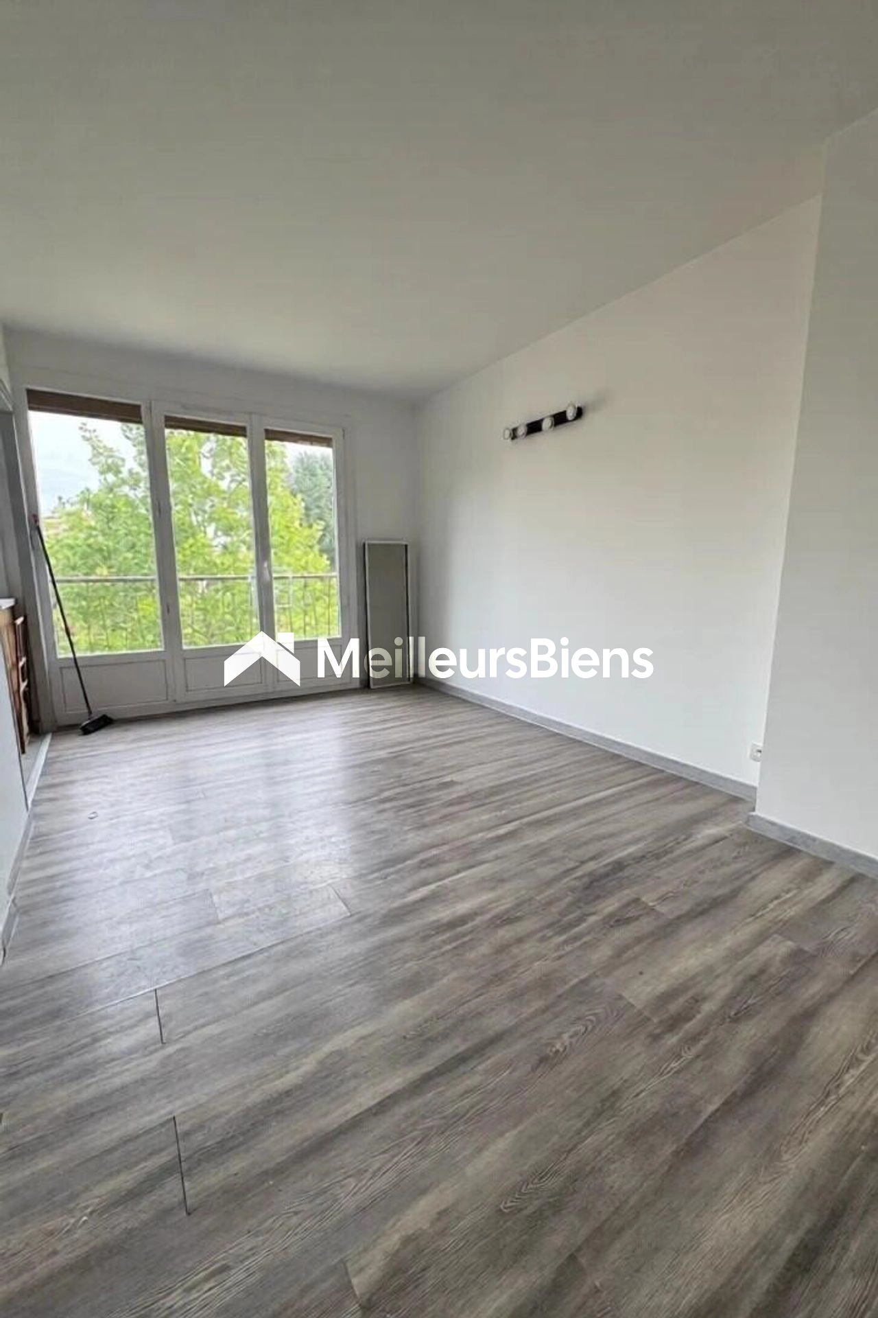 Appartement 3 pièces 55,54 m² au Raincy avec cave et pkg (libre)