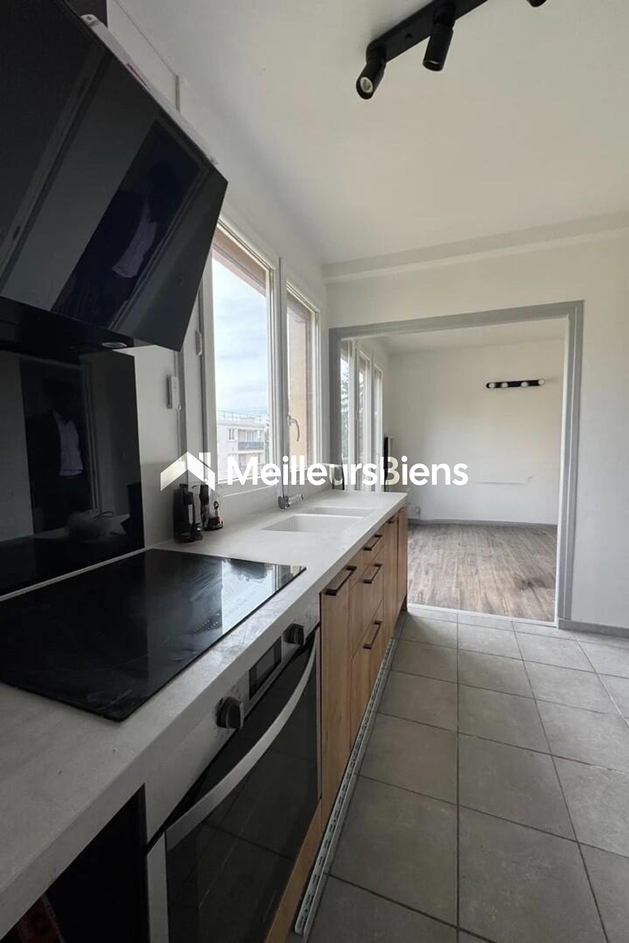 Appartement 3 pièces 55,54 m² au Raincy avec cave et pkg (libre)