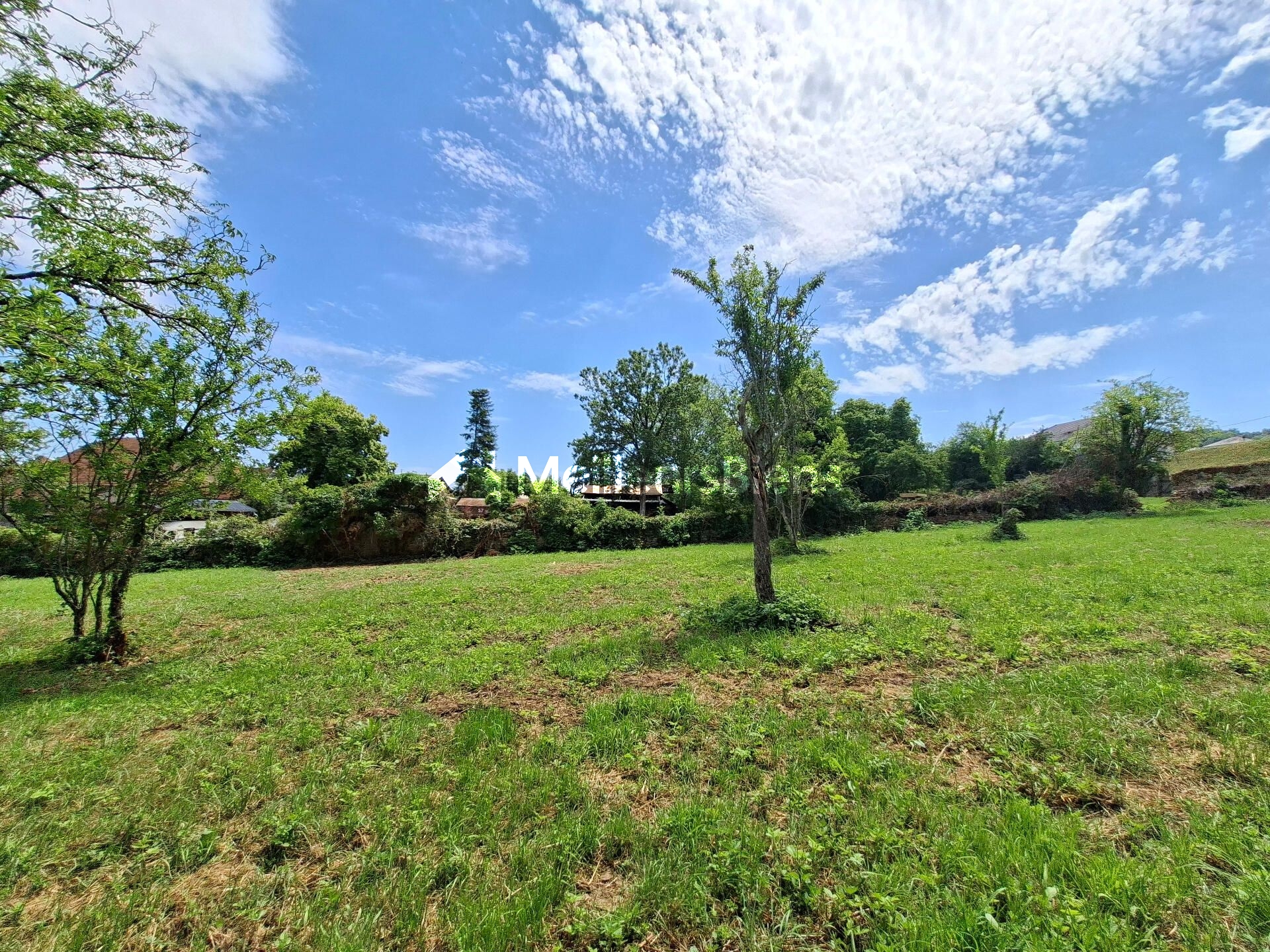 Très belle situation pour ce terrain constructible viabilisé de 700 m²