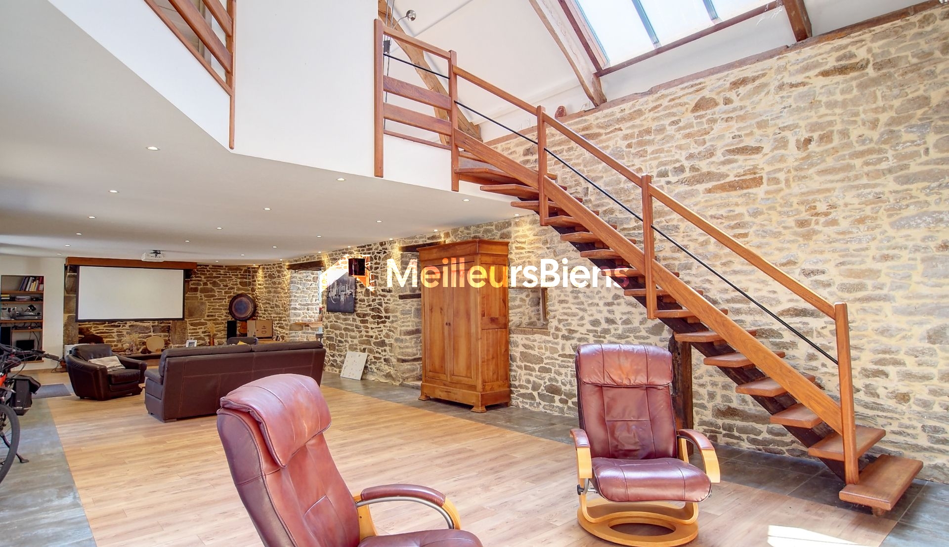 Longère à Arzano 287 m², deux maisons, 7 chambres, grand terrain