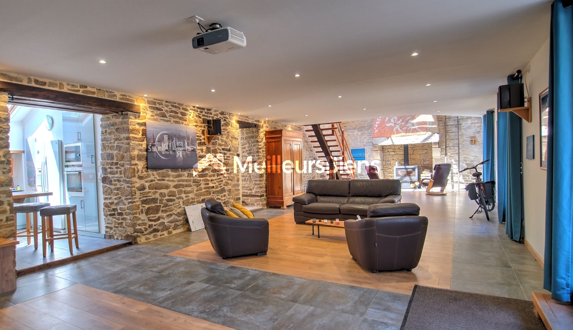 Longère à Arzano 287 m², deux maisons, 7 chambres, grand terrain