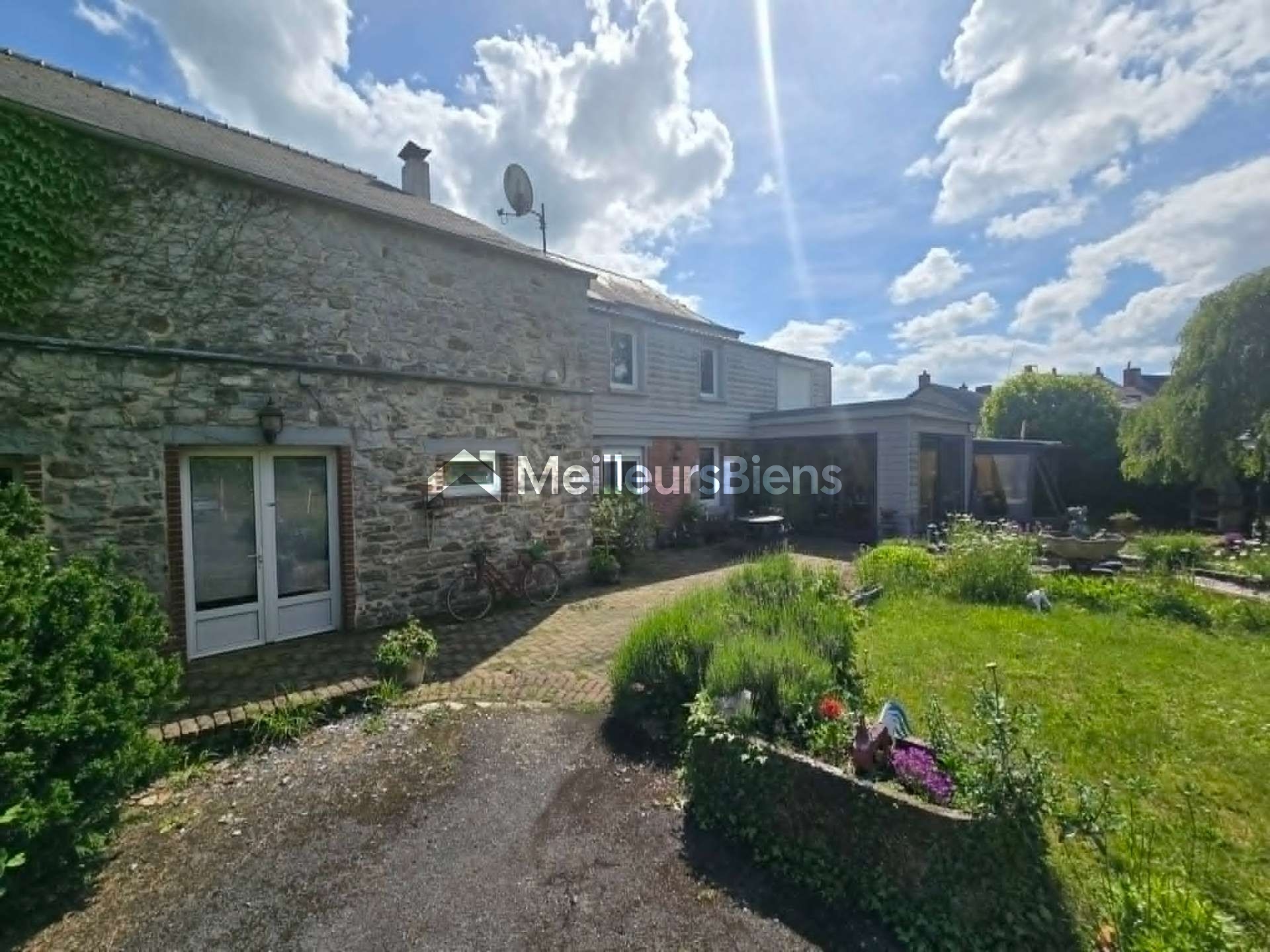 Maison 7 pièces 287 m² à Étrœungt sur terrain de 22 982 m²