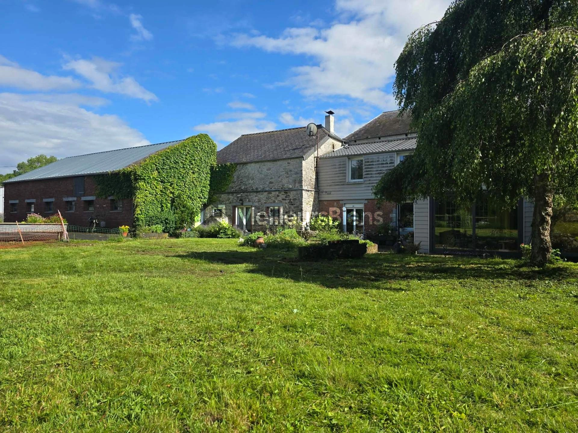 Maison 7 pièces 287 m² à Étrœungt sur terrain de 22 982 m²