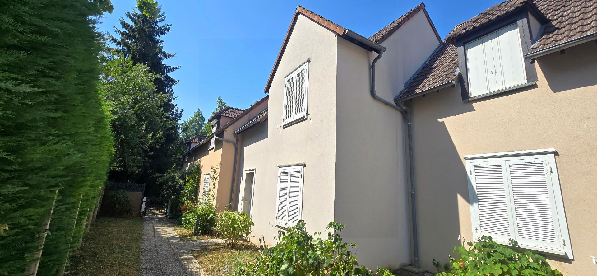 CHARTRES Centre ville - Maison de ville rénovée avec garage secteur basse ville
