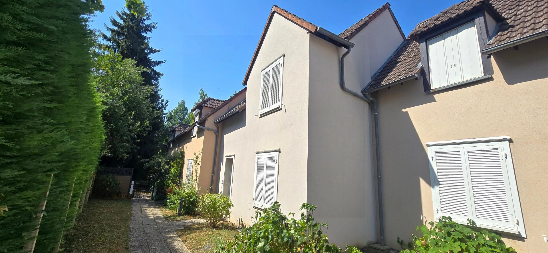 CHARTRES Centre ville - Maison de ville rénovée avec garage secteur basse ville