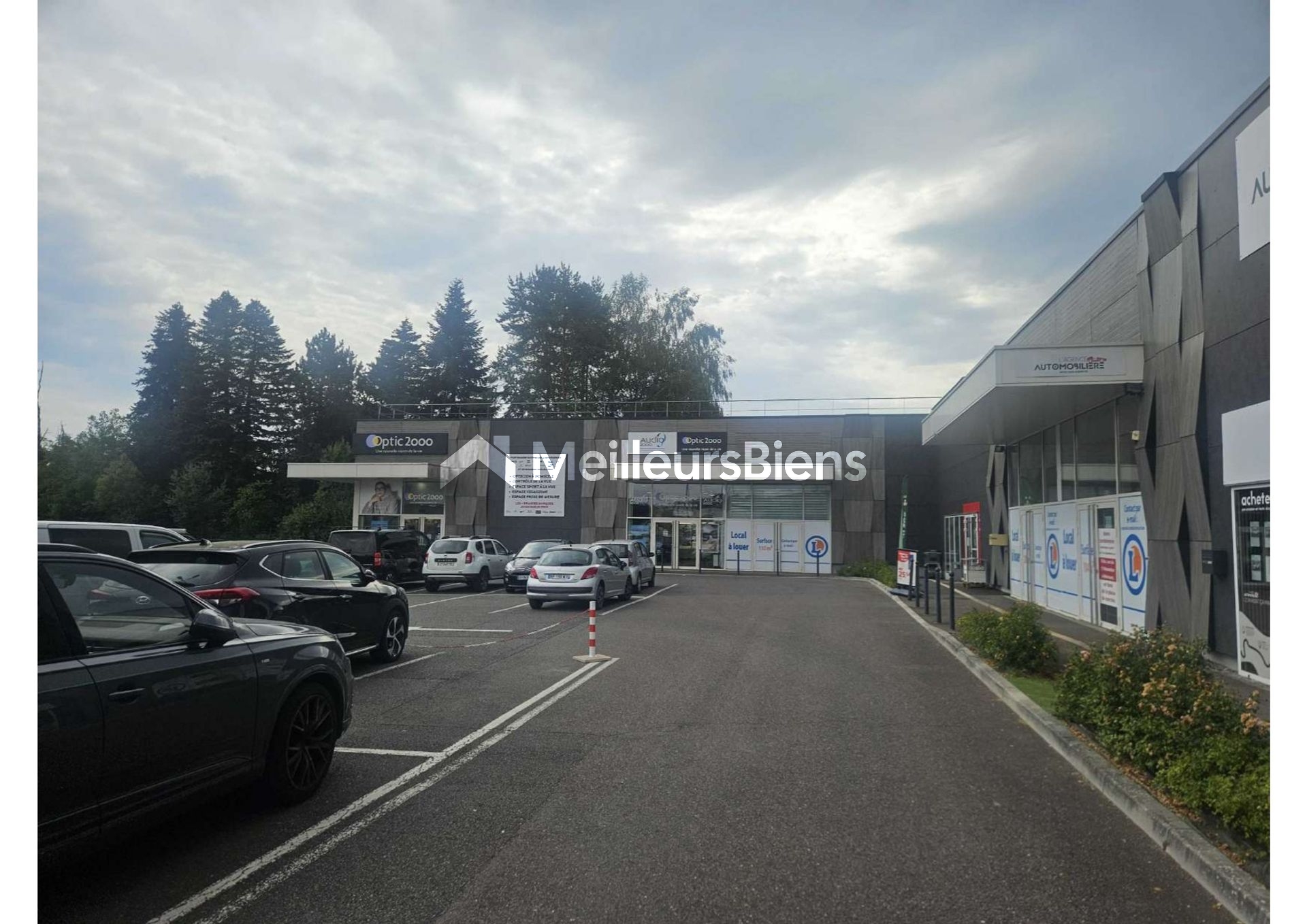 Local commercial 300 m² à Héricourt, zone Leclerc