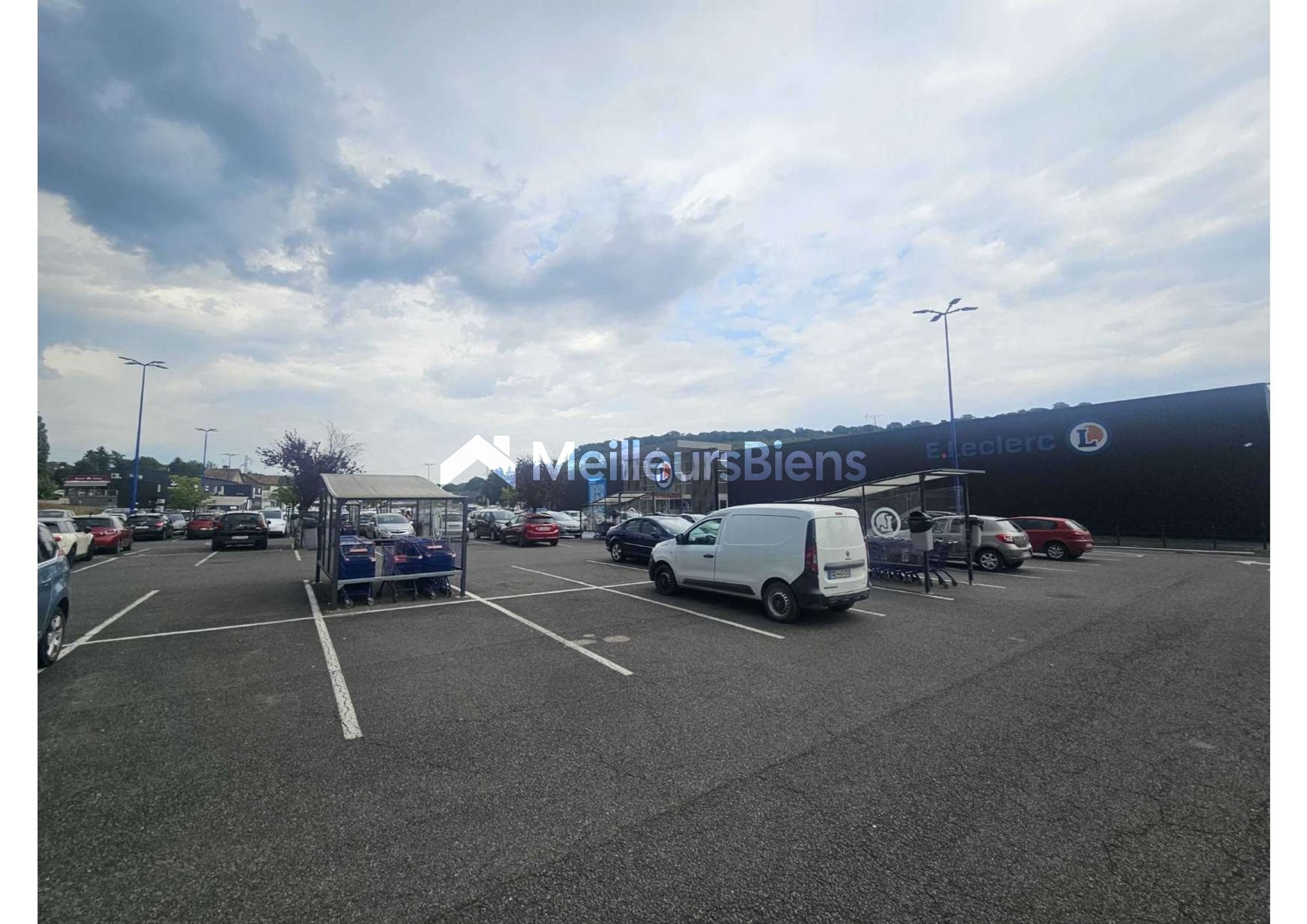 Local commercial 300 m² à Héricourt, zone Leclerc