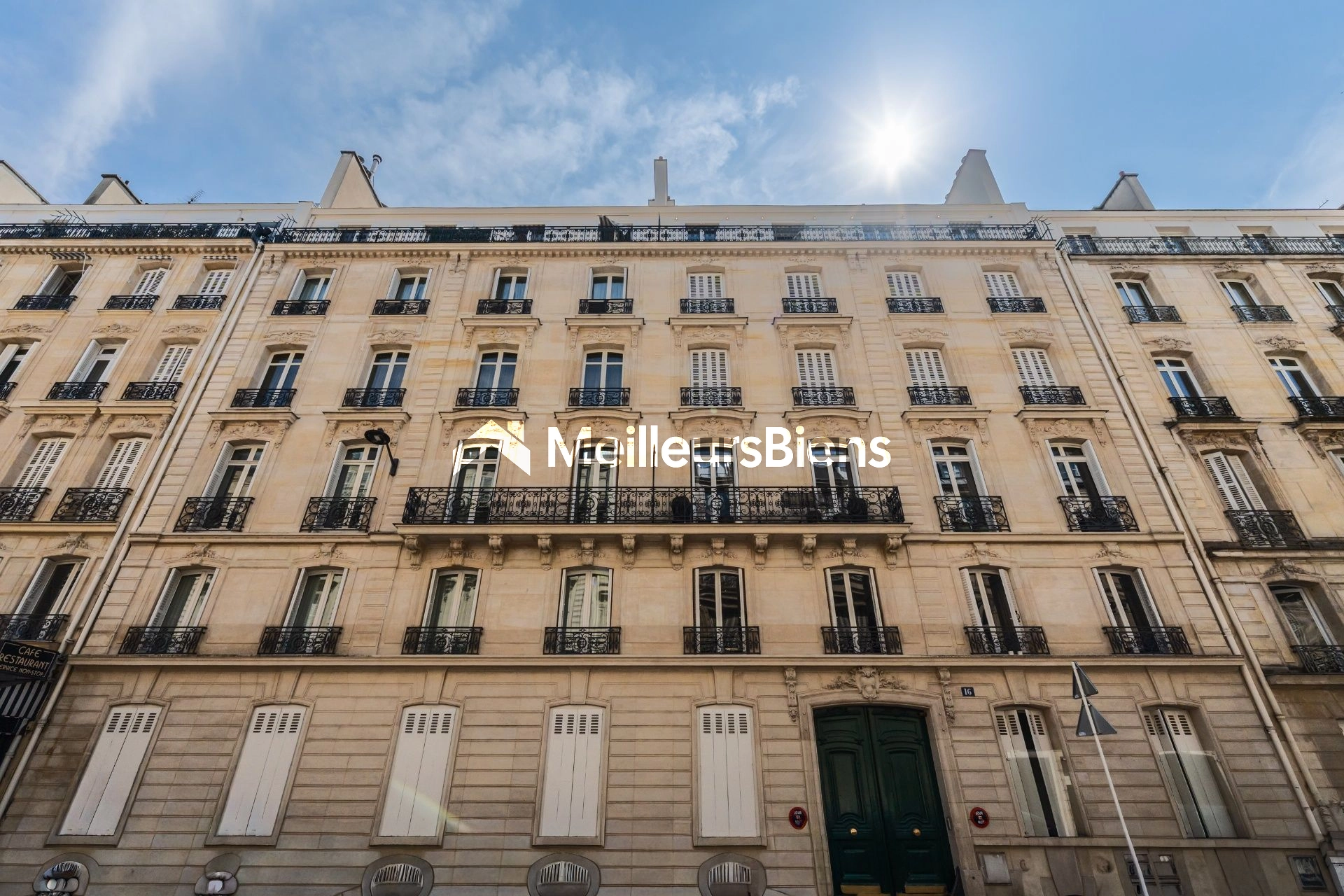 Une adresse emblématique au sein du Triangle d'Or | Duplex de réception signé Wilmotte