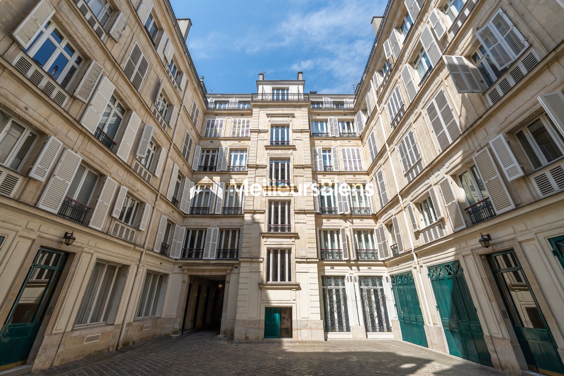 Une adresse emblématique au sein du Triangle d'Or | Duplex de réception signé Wilmotte