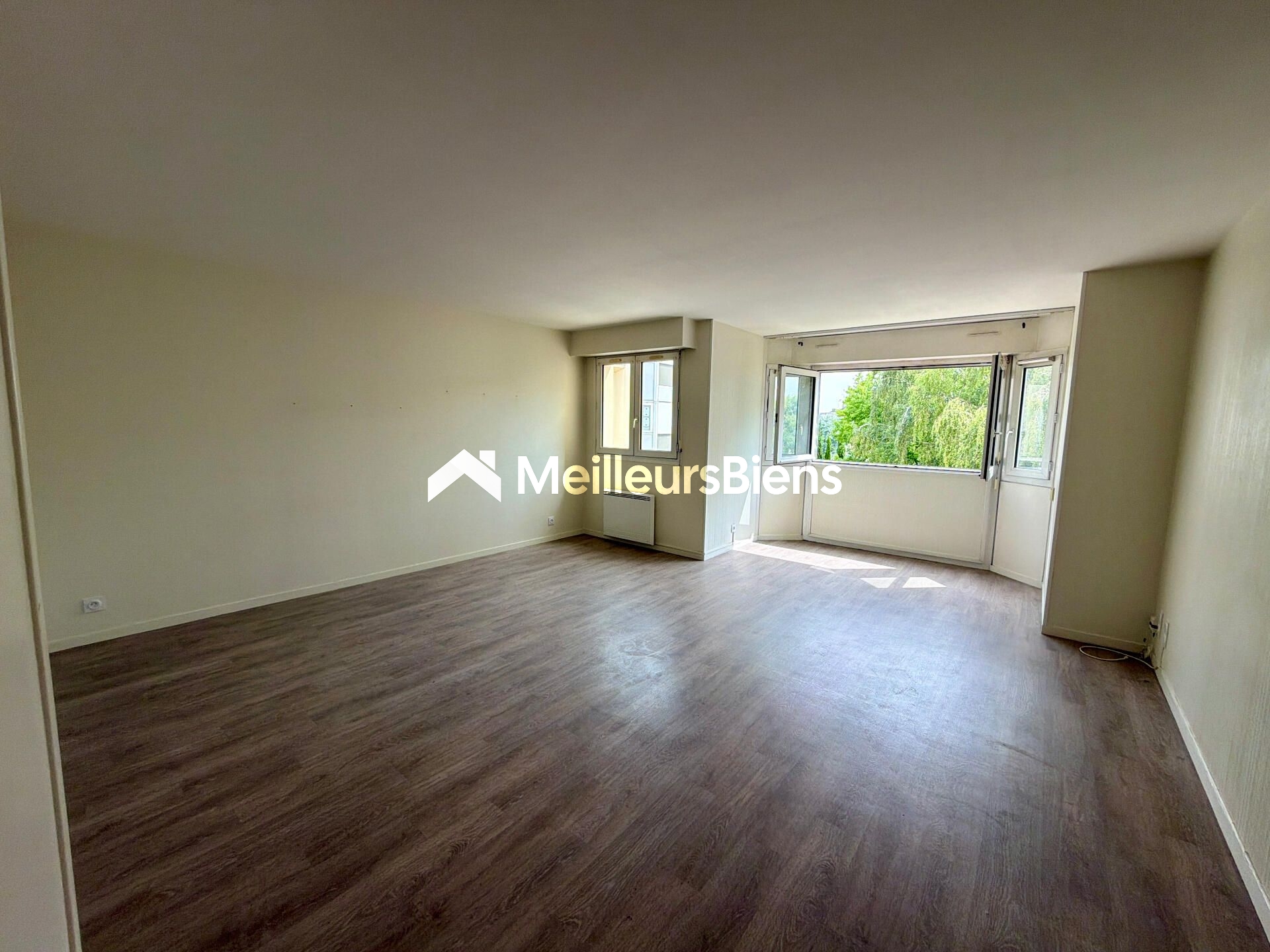 LAVAL – Rive Droite | Résidence Les Charmilles | Appartement T4 de 99 m² avec ascenseur, parking et parc privé