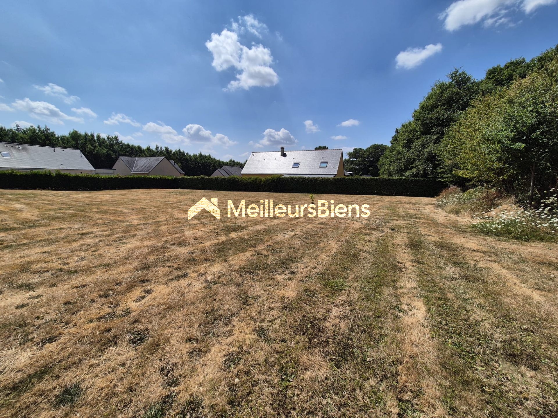 Terrain constructible d'environ 2000m²