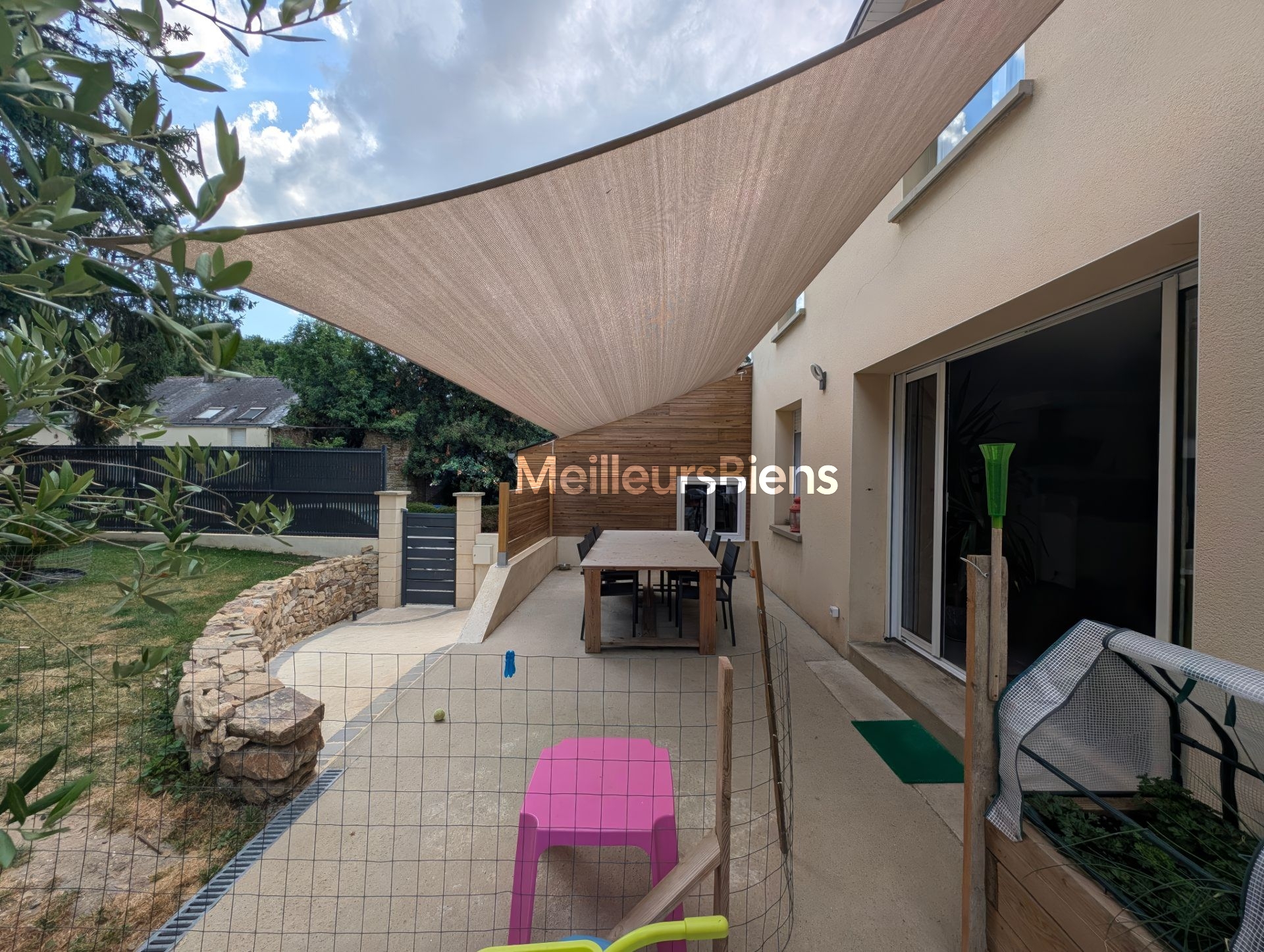 56130 - NIVILLAC -Maison en pierre rénovée – 3 chambres, garage, dépendance et jardin clos