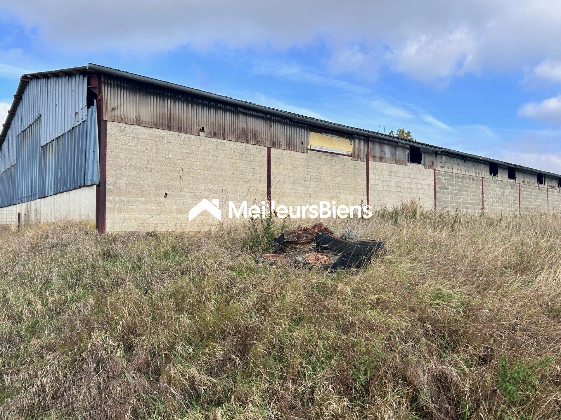 Bâtiment artisanal de 600m² proche N10