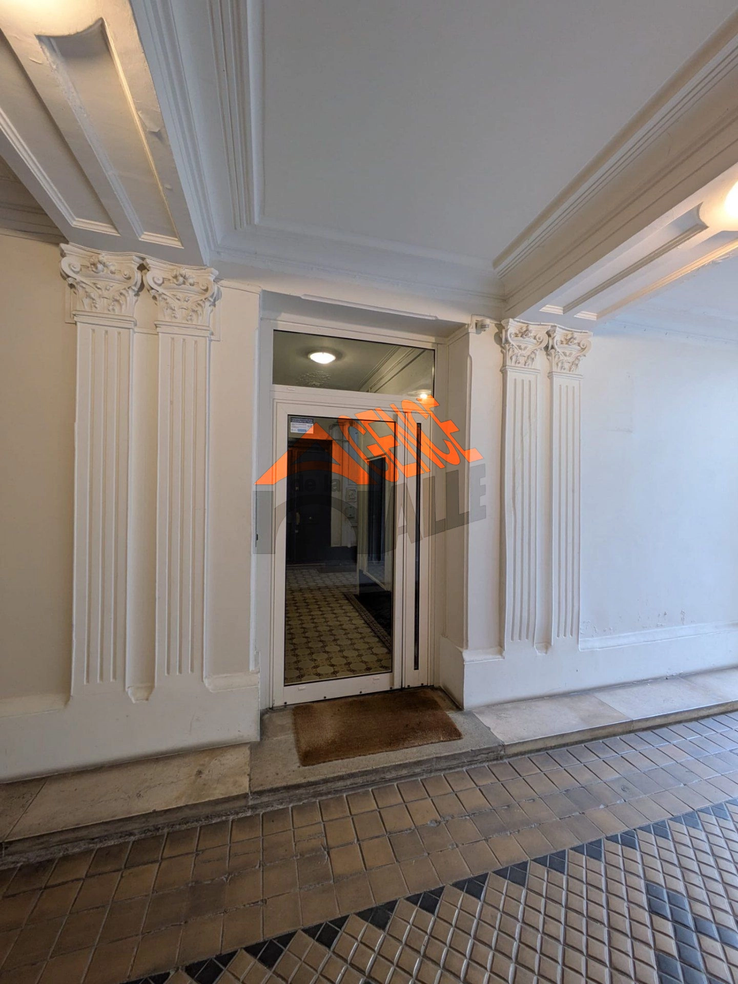 Très bel appartement meublé type F2 d'une superficie de 59,30m² idéalement situé dans le 17ème Arr.