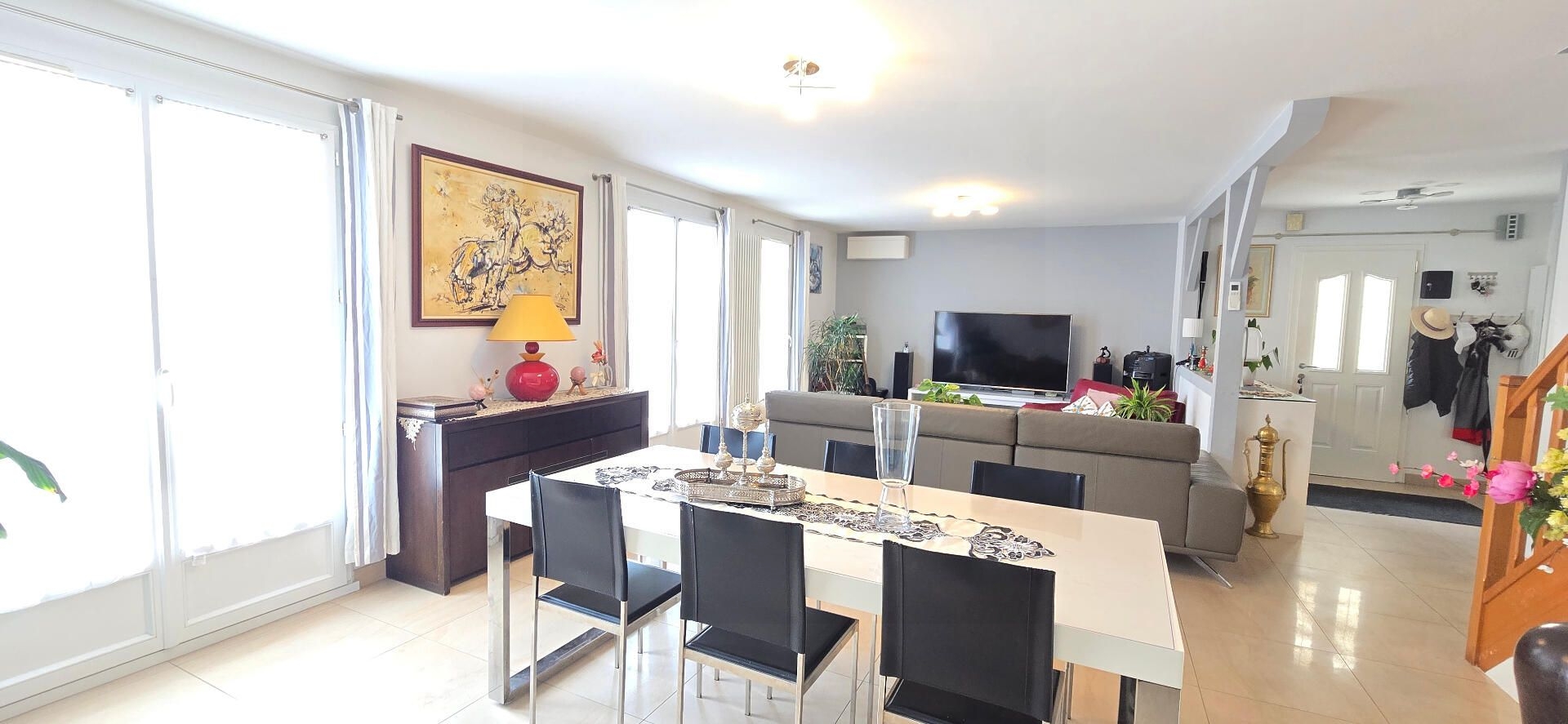 CHARTRES – PAVILLON FAMILIAL 7 PIÈCES – 4 CHAMBRES – GRAND SÉJOUR – JARDIN ET GARAGE