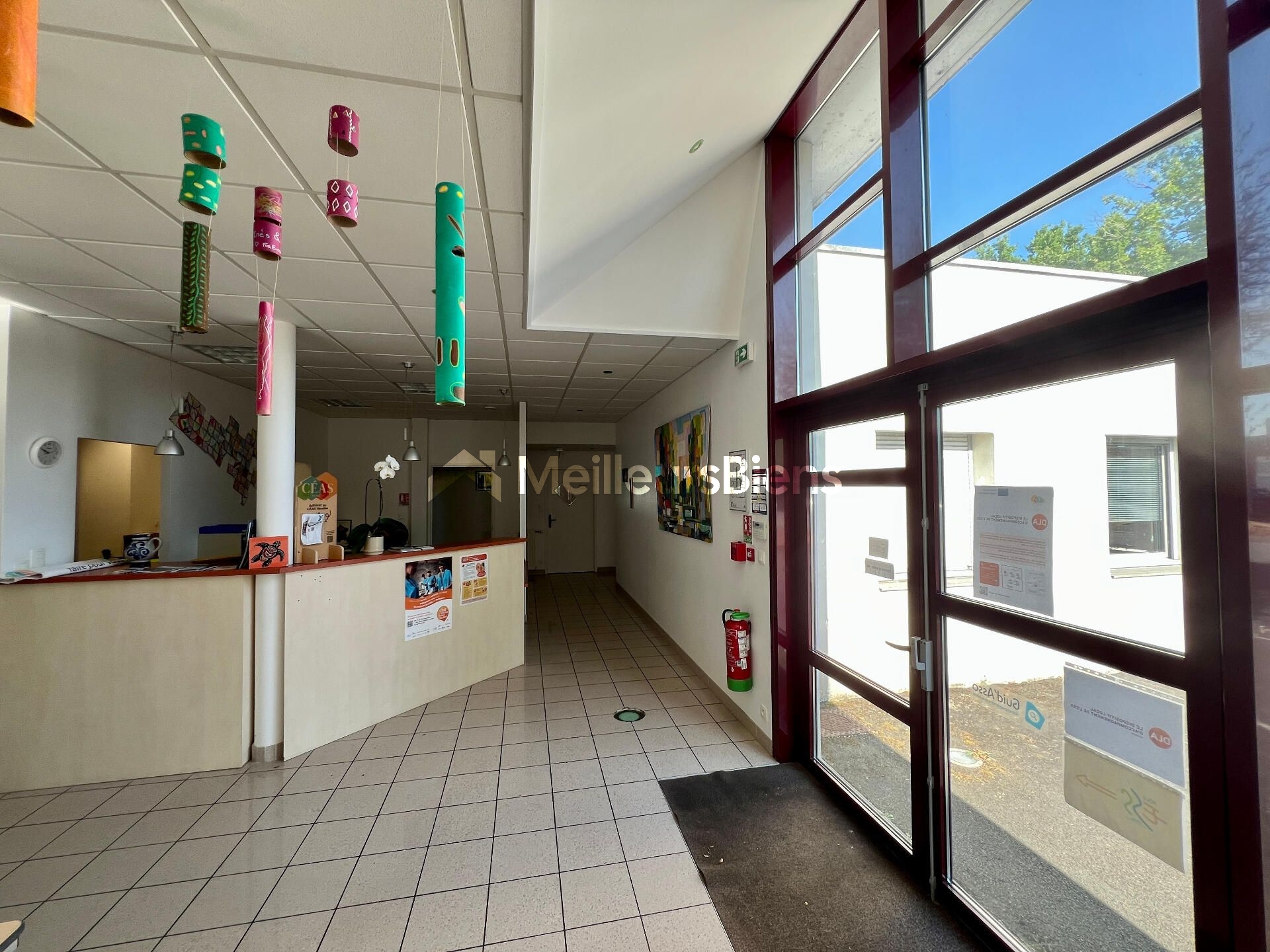 Bureau 386 m² à La Roche-sur-Yon zone BEL, 23 pièces et parkings